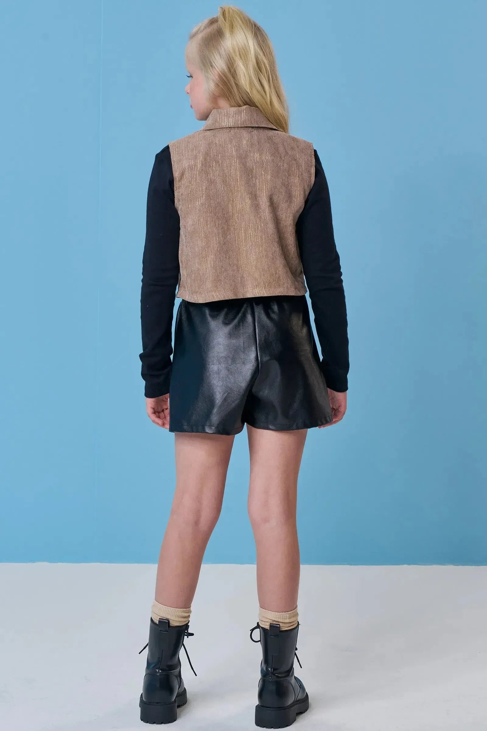 Trio de Blusa Boxy em Ribana 1x1 Shorts em Couro Sintético e Colete em Veludo Cotelê Gold 92014 Vic&Vicky Teen Menina