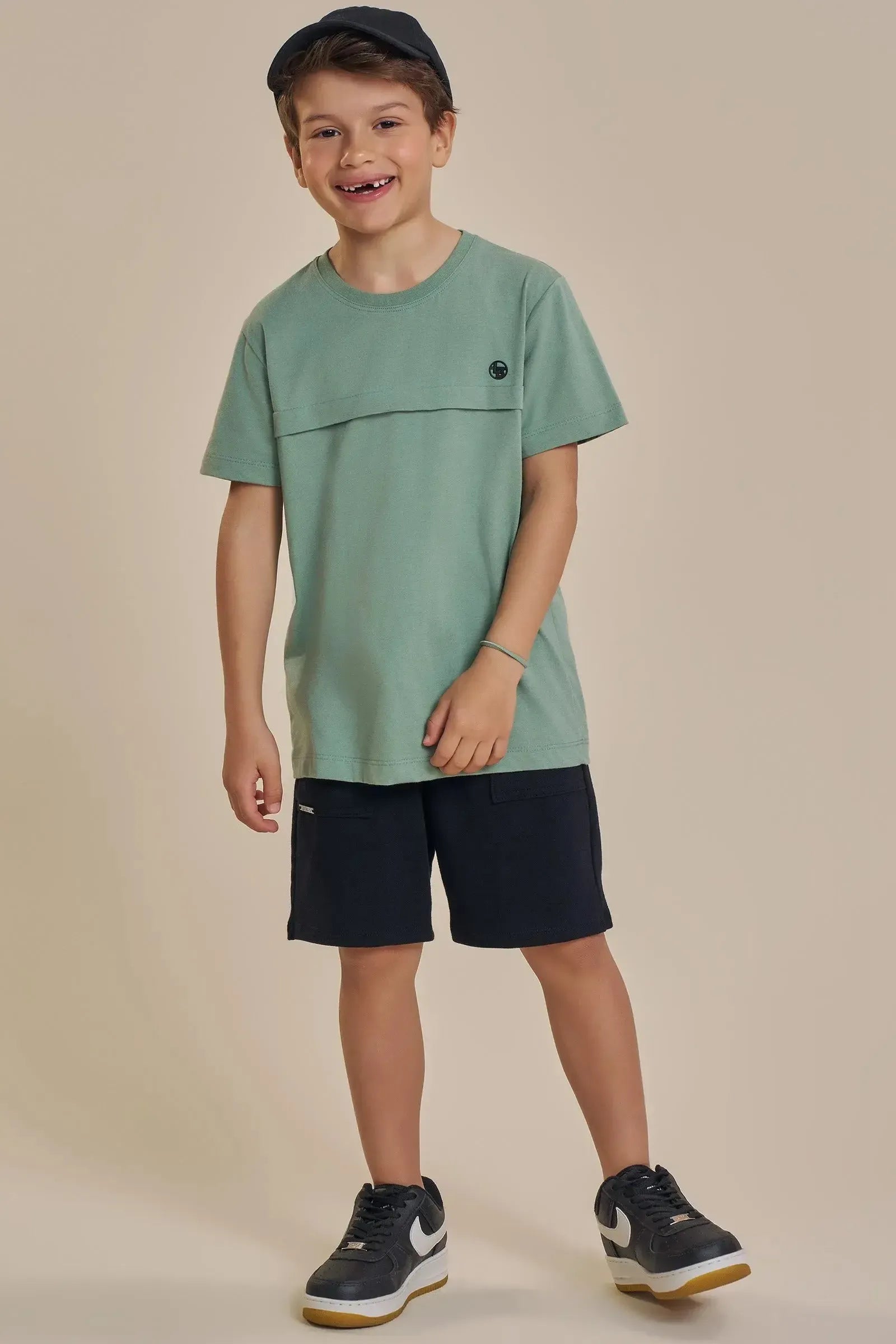 Conjunto de Camiseta em Meia Malha e Bermuda em Moletwill com Elastano 93542 LucBoo Infantil Menino