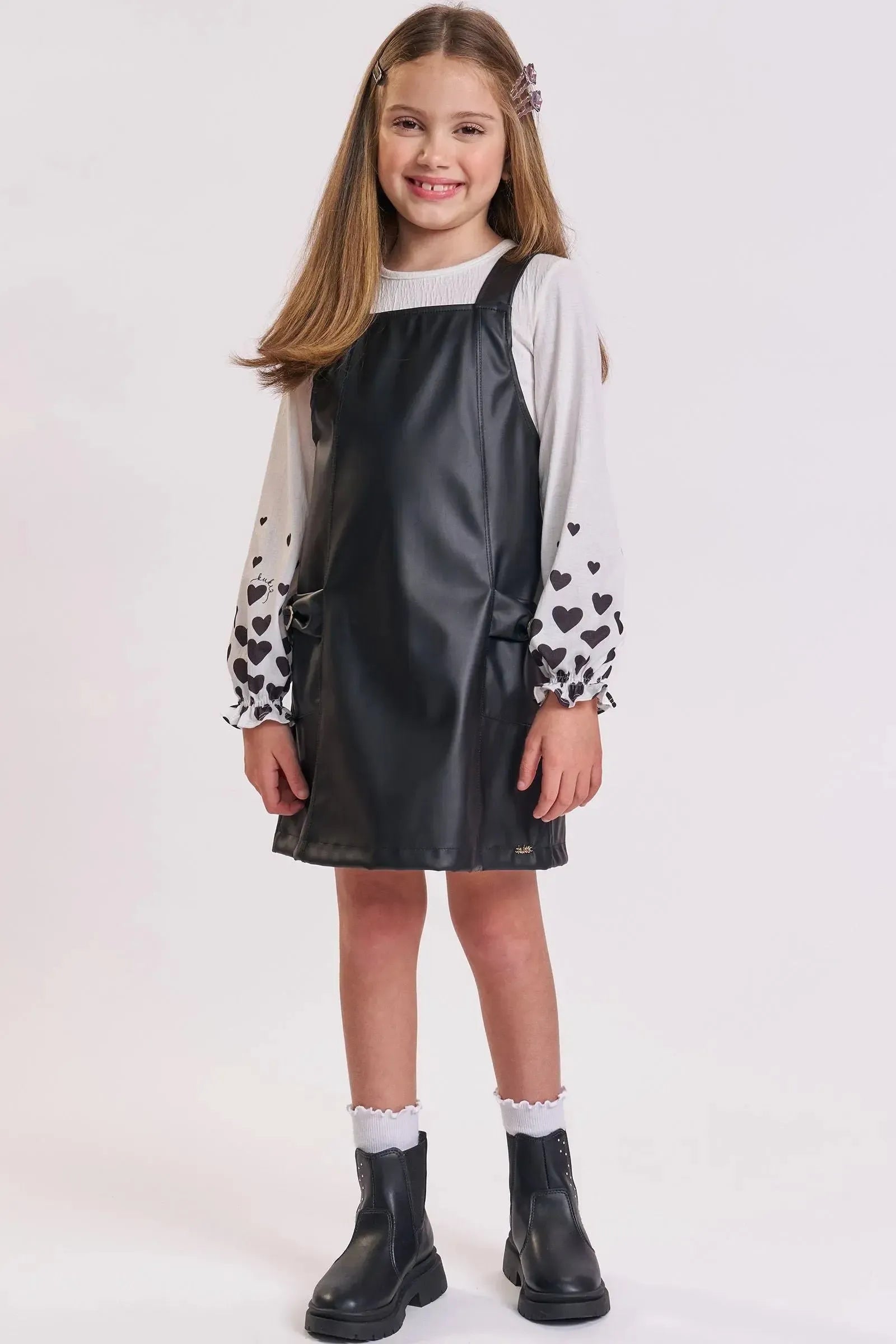 Conjunto de Blusa em Malha Wave e Salopete em Couro Eco 93780 Kukiê Infantil Menina