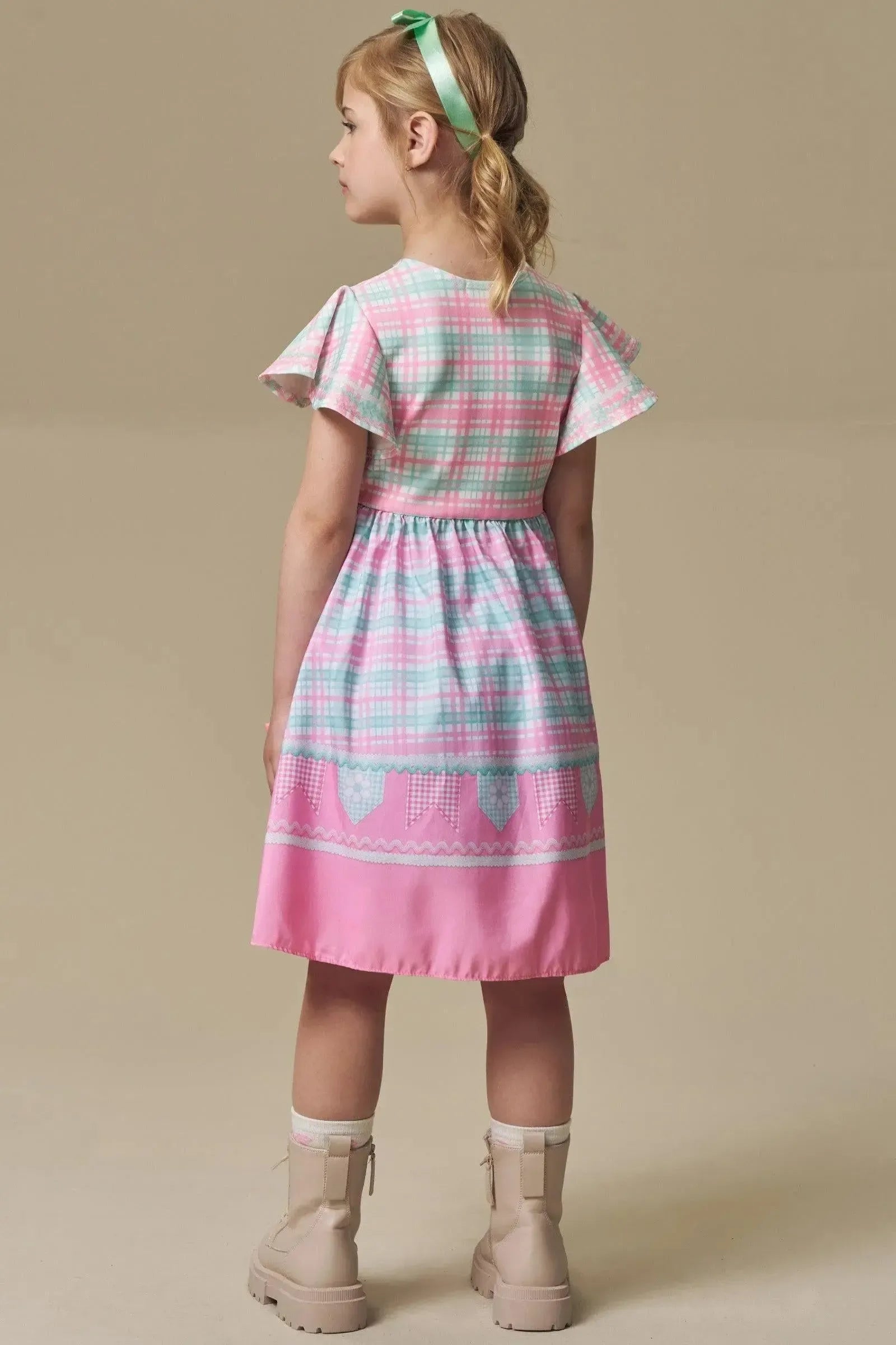 Vestido em Fly Tech e Nylon com Laços Aplicados e Estampa Delicada. Toda a Doçura Da Caipira Princess Para Comemorar a Festa Junina. 97505 Infanti Infantil Menina