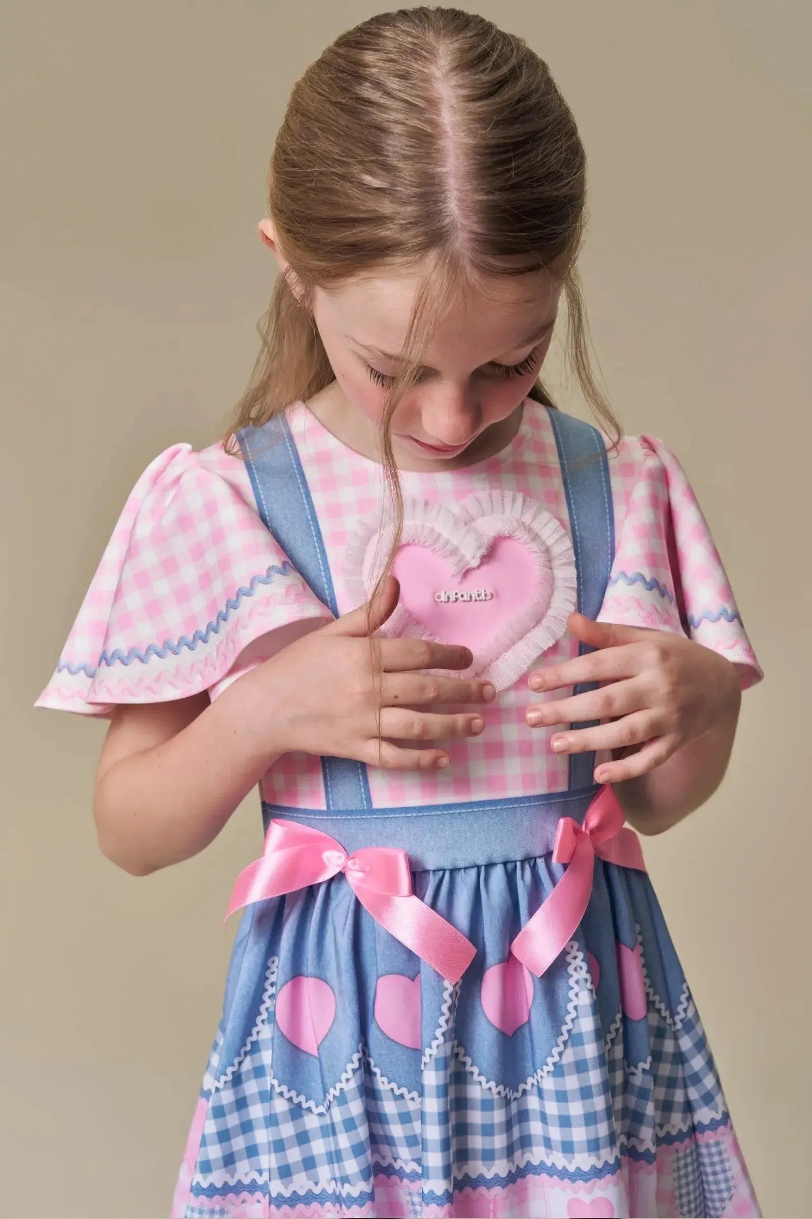 Vestido em Fly Tech e Nylon em Delicado Mix de Azul e Rosa com Coração Bordado em Tule. Um Traje Caipira Chic e Encantador Da Infanti. 97507 Infanti Infantil Menina