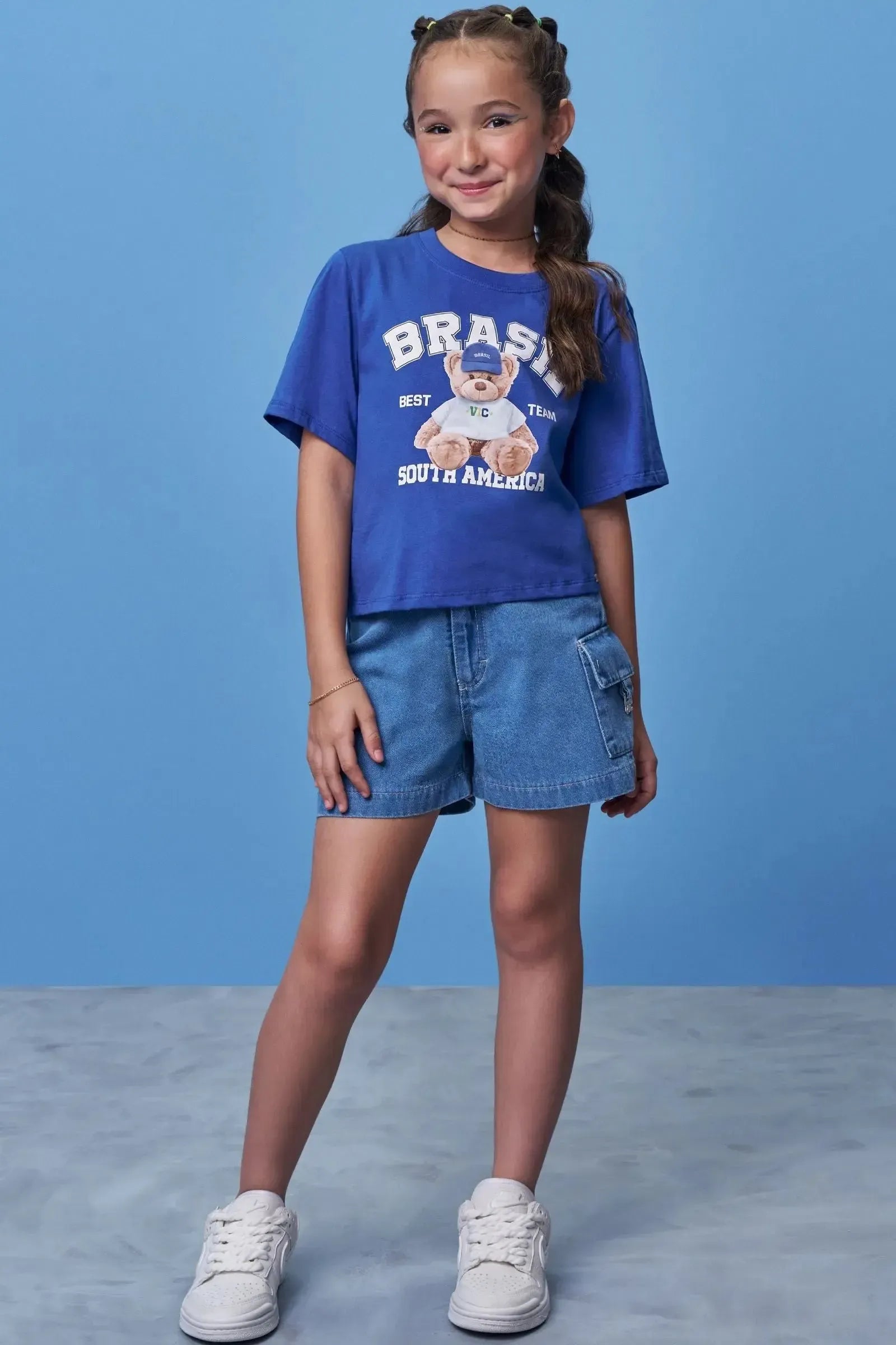 Blusa em Meia Malha Algodão Prime. Estampa de Urso Torcedor em Alta Definição Moderna e Divertida Perfeita Para Entrar No Clima Da Torcida Vic. 99760 Vic Teen Menina