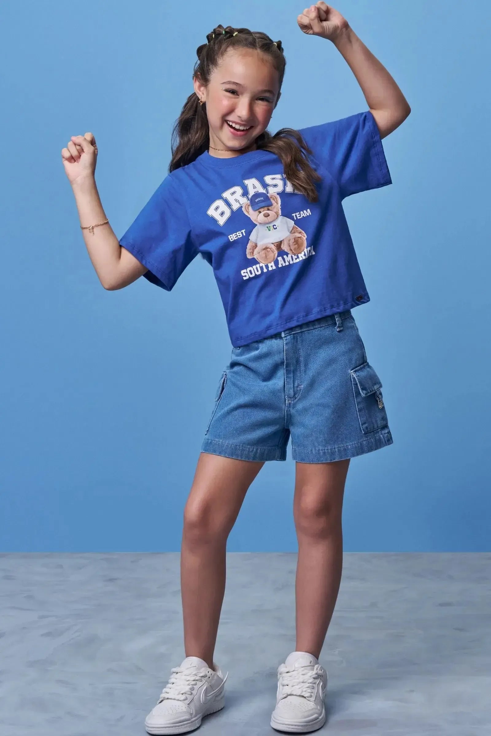 Blusa em Meia Malha Algodão Prime. Estampa de Urso Torcedor em Alta Definição Moderna e Divertida Perfeita Para Entrar No Clima Da Torcida Vic. 99760 Vic Teen Menina
