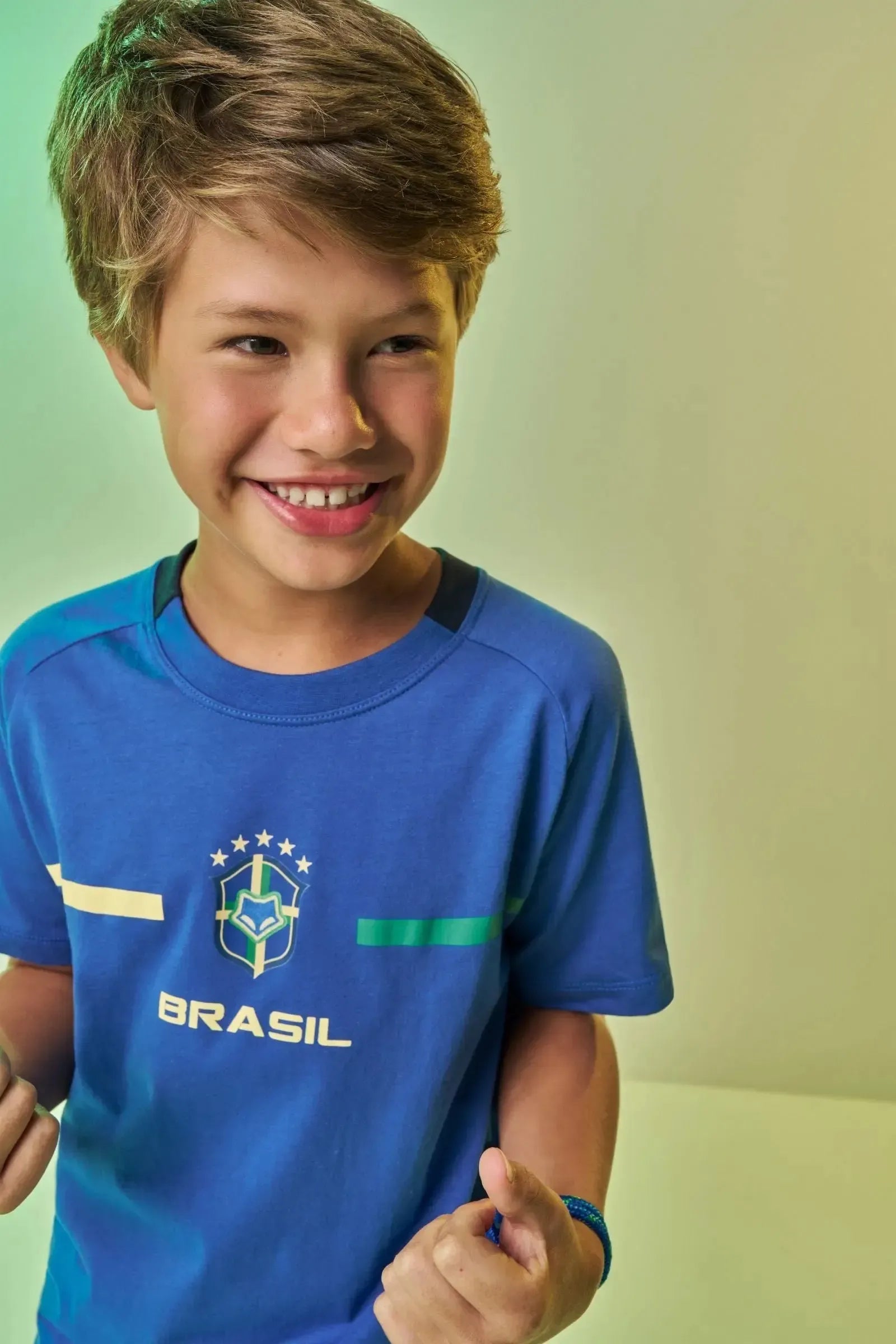 Camiseta Brasil em Meia Malha Algodão Prime Confortável e Resistente com Estampa em Alta Definição e Detalhe Contrastante Na Gola. 99732 Johnny Fox Teen Menino
