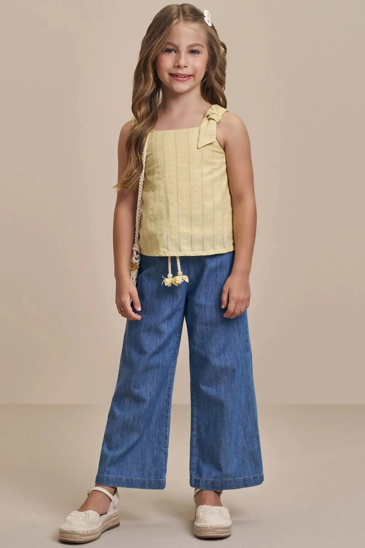 Conjunto de Bata em Blend de Linho Bordado com Calça Mariner em Jeans 98883 Infanti Infantil Menina