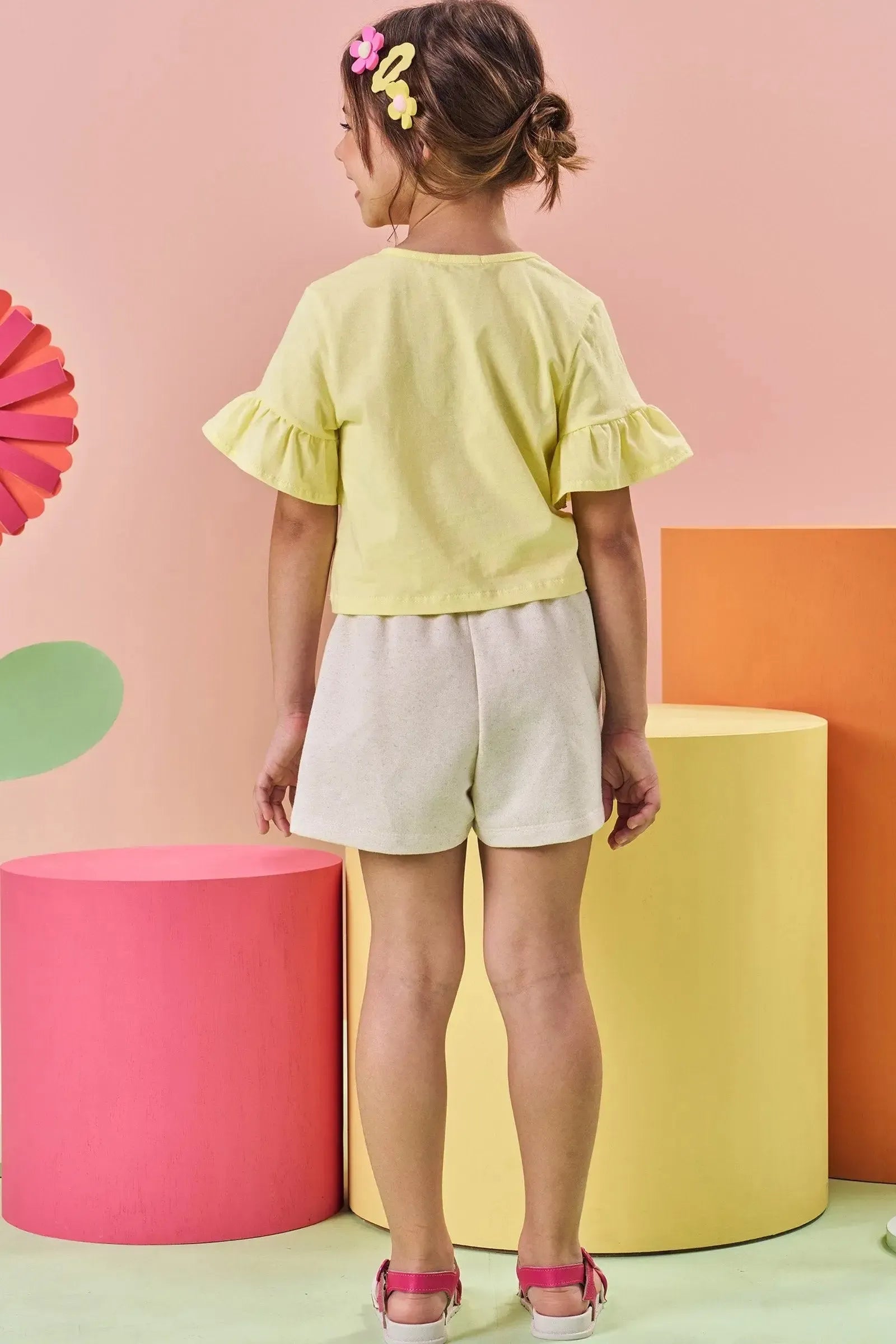 Conjunto de Blusa Boxy em Meia Malha e Shorts em Moletom sem Pelúcia 85084 Kukiê Infantil Menina