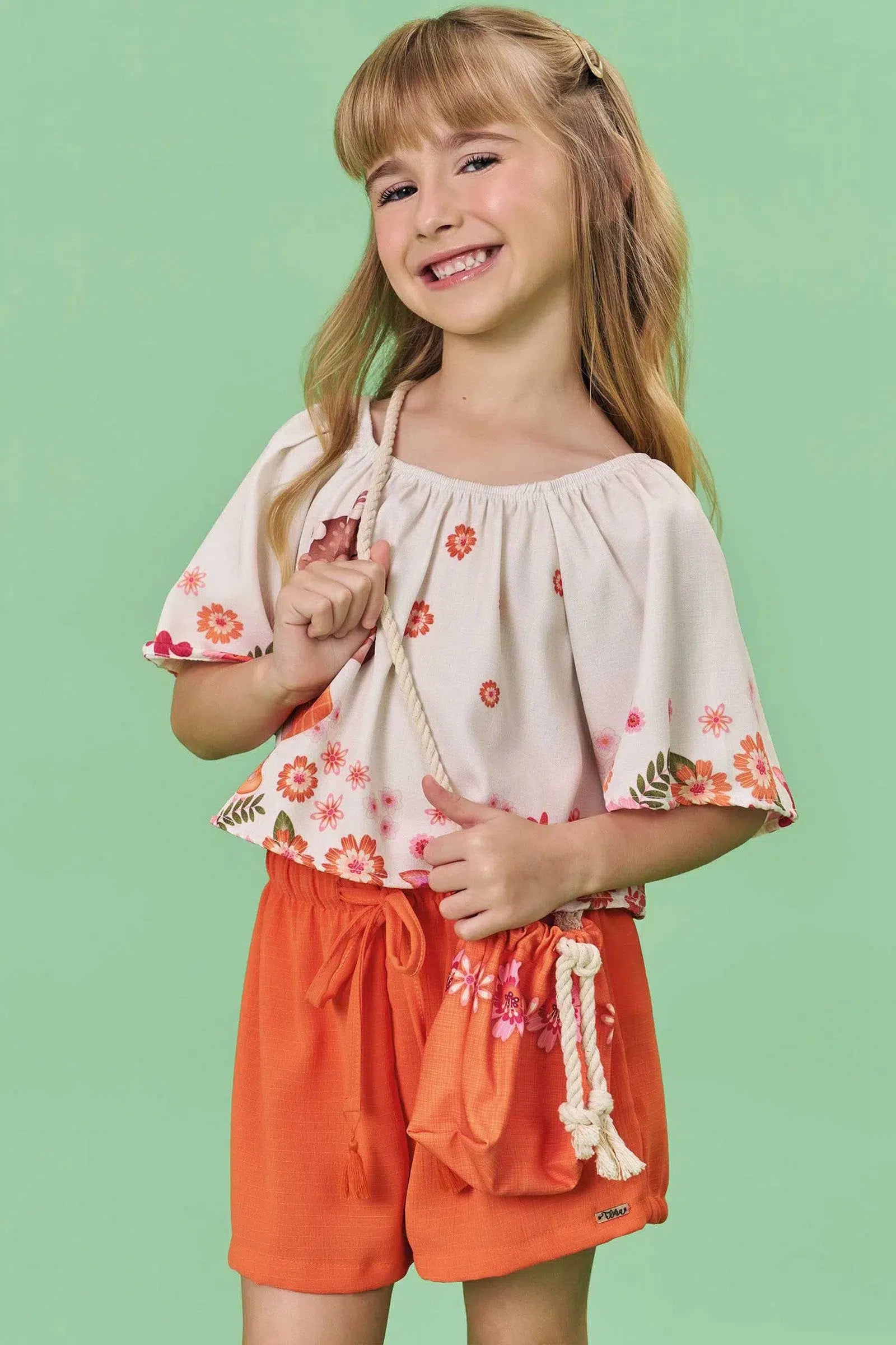 Conjunto Infantil de Blusa Boxy em Visco Twill e Shorts em Air Flow. Acompanha Bolsa 81510 Infanti
