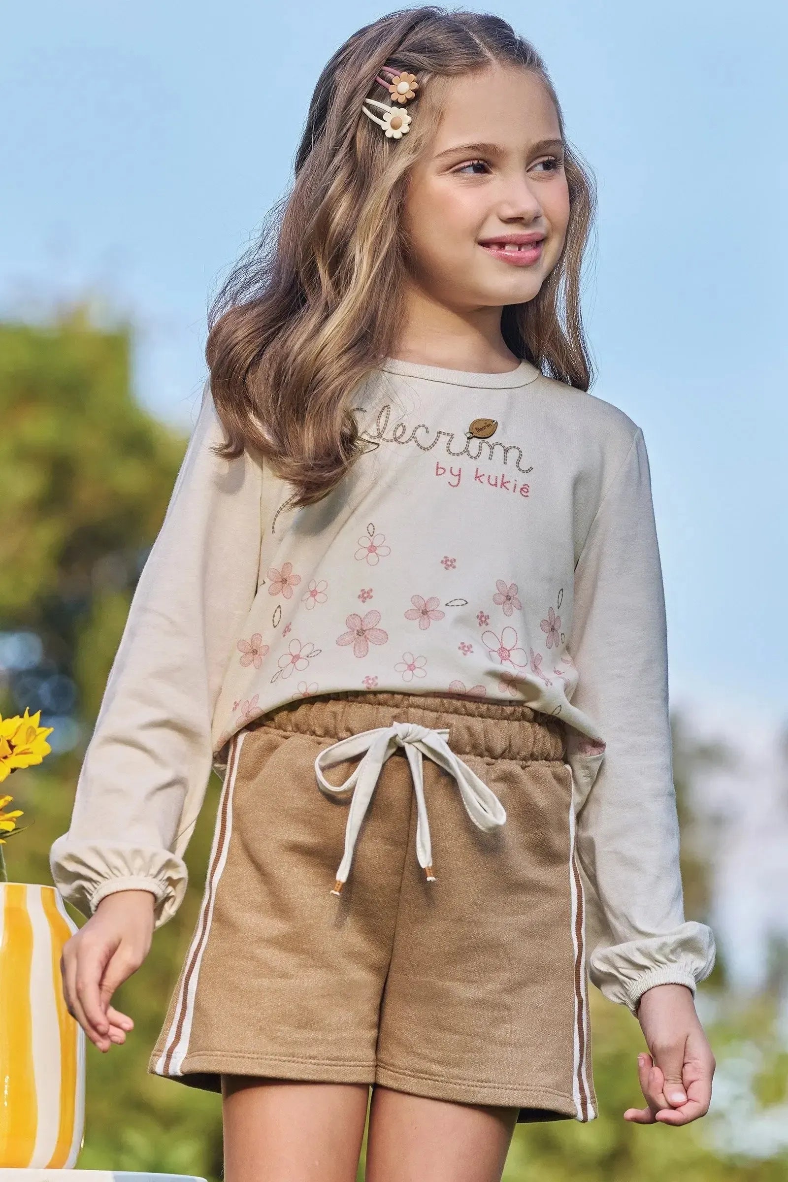 Conjunto de Blusa Boxy Over em Meia Malha e Shorts em Moletom Rajado sem Pelúcia 89592 Kukiê Infantil Menina