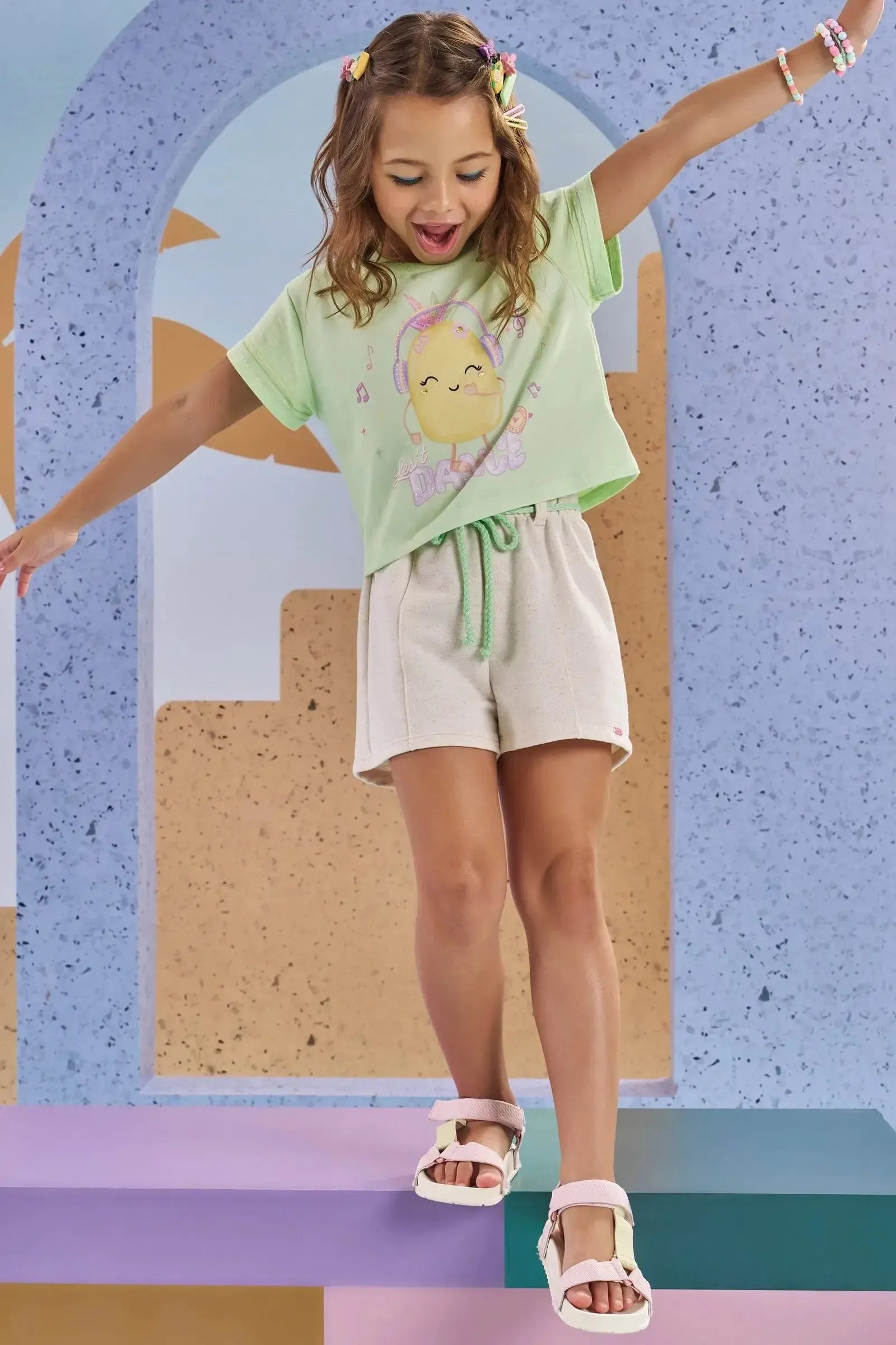 Conjunto de Blusa Boxy Over em Meia Malha Flamê e Shorts em Moletom sem Pelúcia 87778 Kukiê Infantil Menina