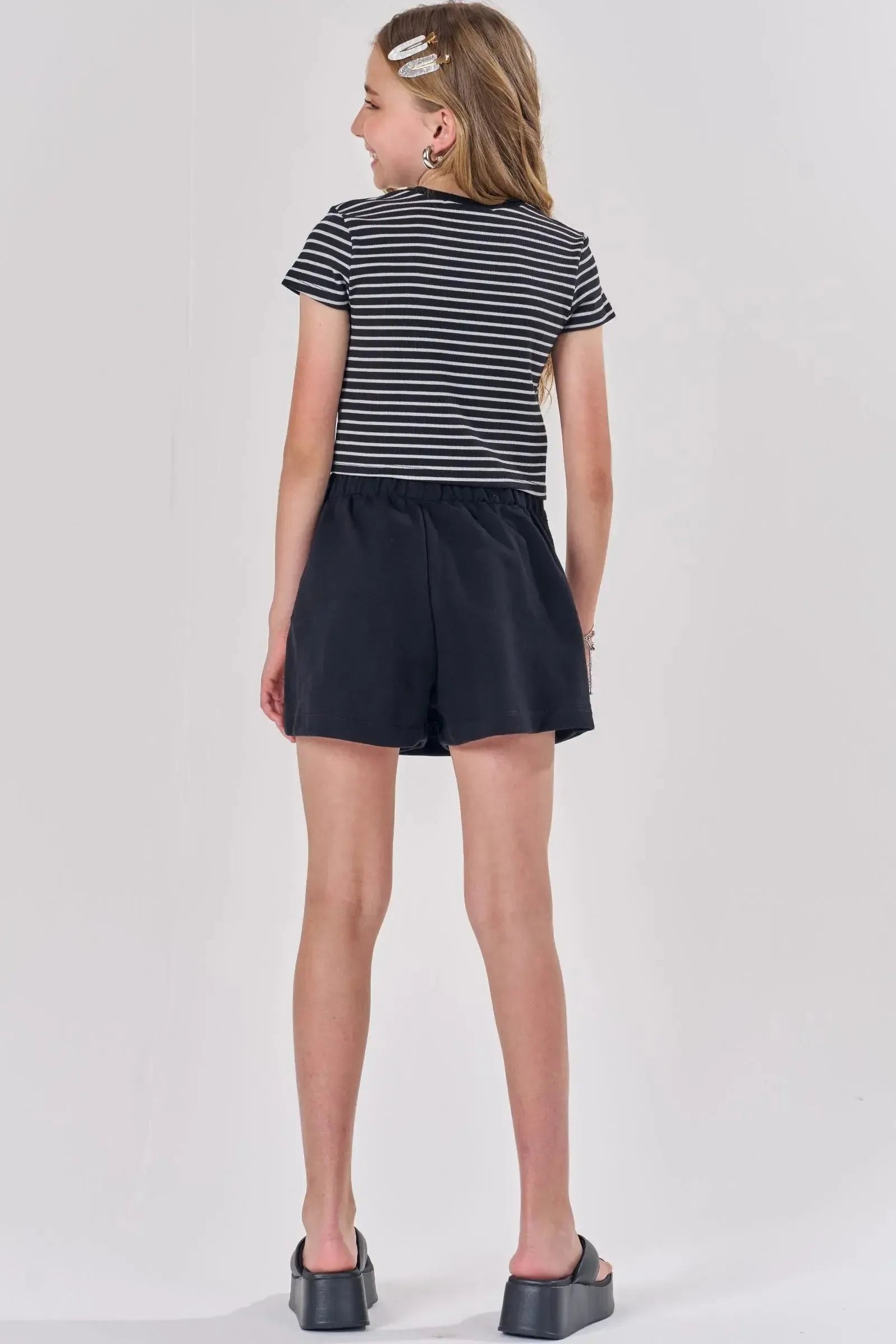Conjunto de Blusa Cropped em Canelado Stripes e Short Saia em Moletom sem Pelúcia 84447 Lilimoon Teen Menina