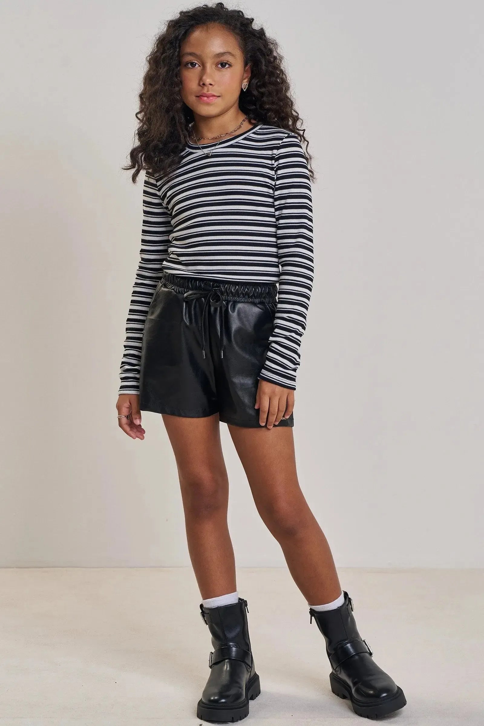 Conjunto de Blusa em Canelado Luna de Viscose e Shorts em Couro Eco 89711 Vic&Vicky Teen Menina