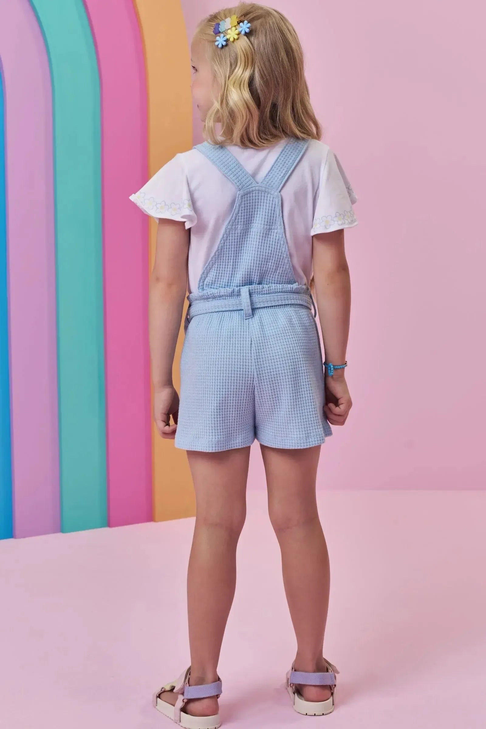 Conjunto de Blusa em Meia Malha e Jardineira em Malha Big Waffle 98467 Kukiê Infantil Menina