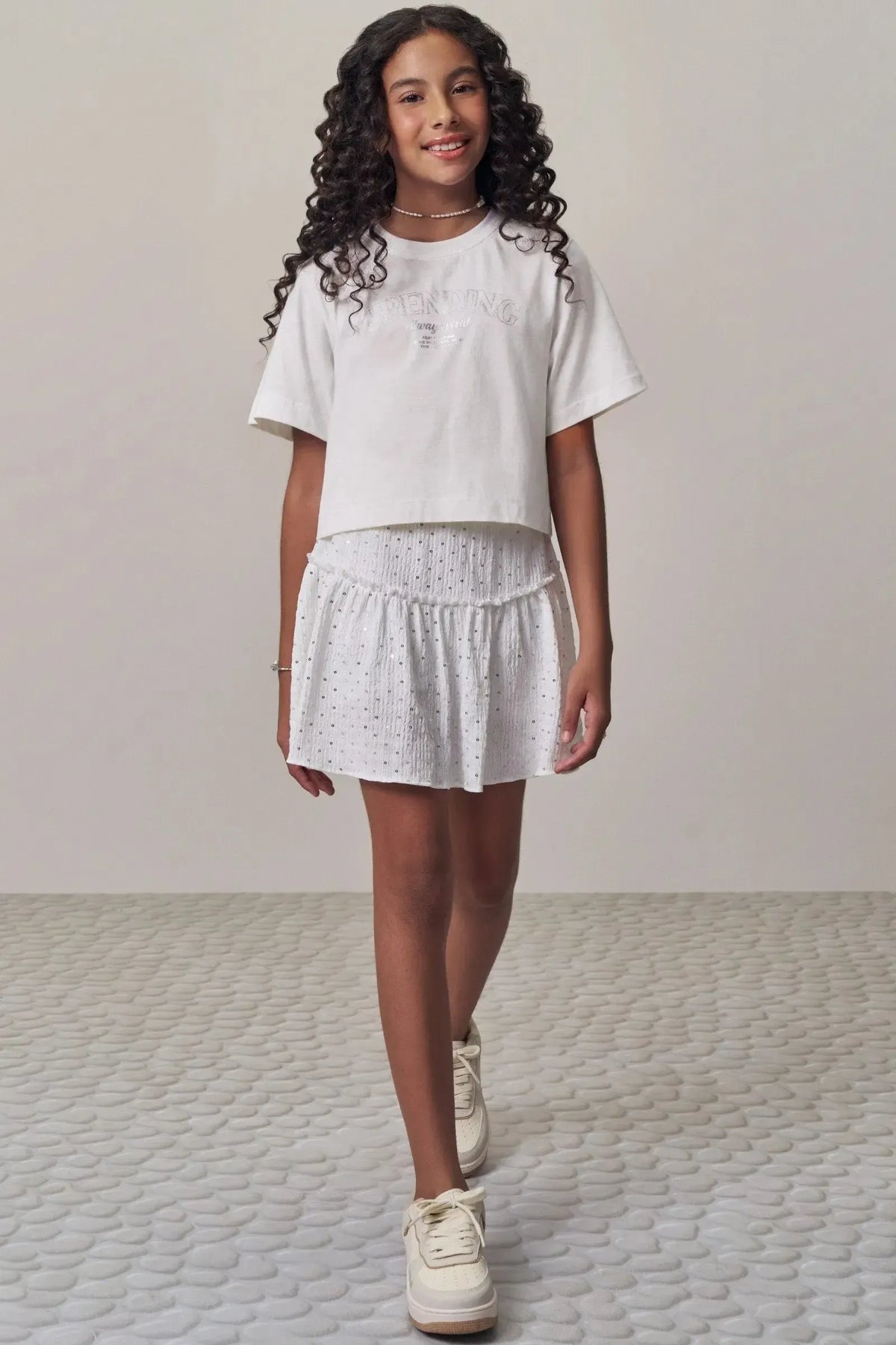 Conjunto de Blusa em Meia Malha e Saia em Anarruga Bordada com Shorts Embutido 98578 Lilimoon Teen Menina