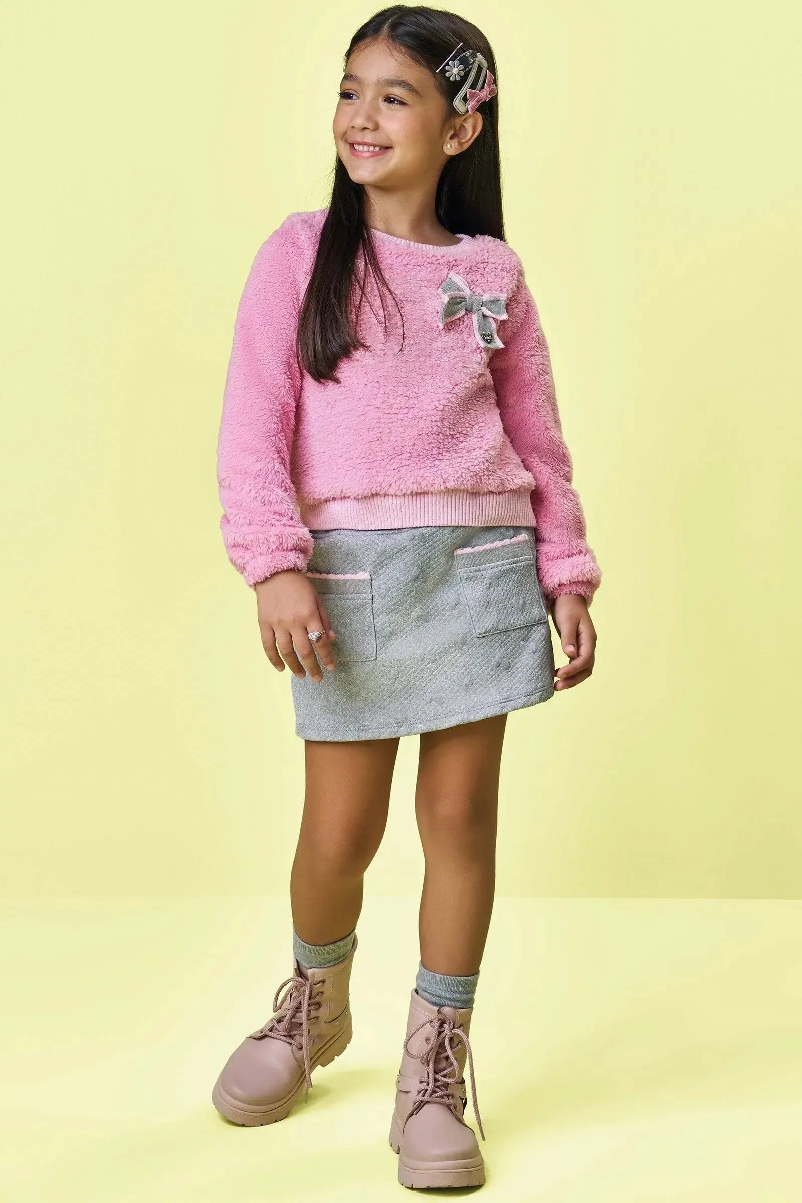 Conjunto de Blusão de Pelo Carneirinho e Short Saia em Malha Matelassê 90824 Kukiê Infantil Menina