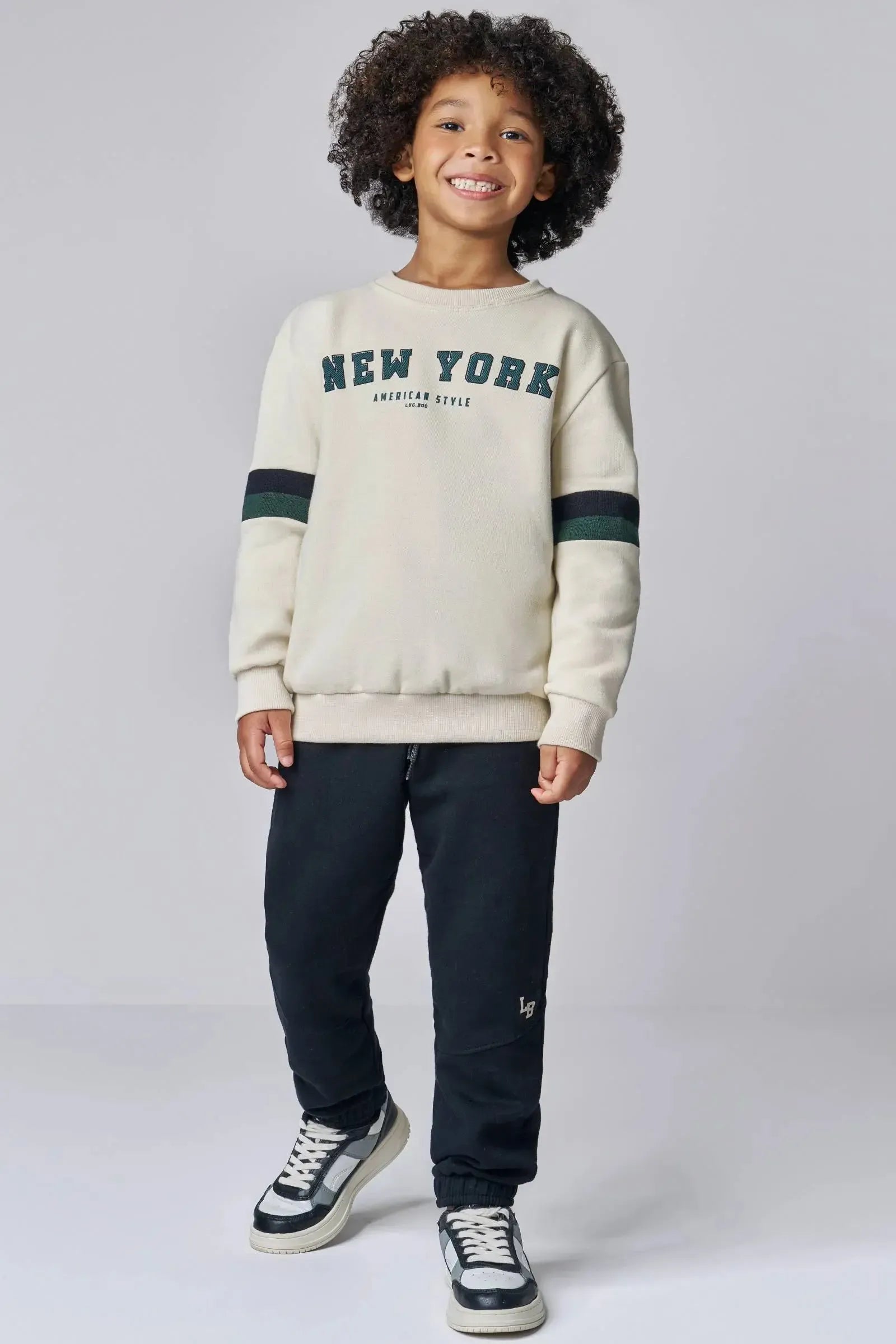 Conjunto de Blusão e Calça Jogger em Moletom com Pelúcia 90105 LucBoo Infantil Menino