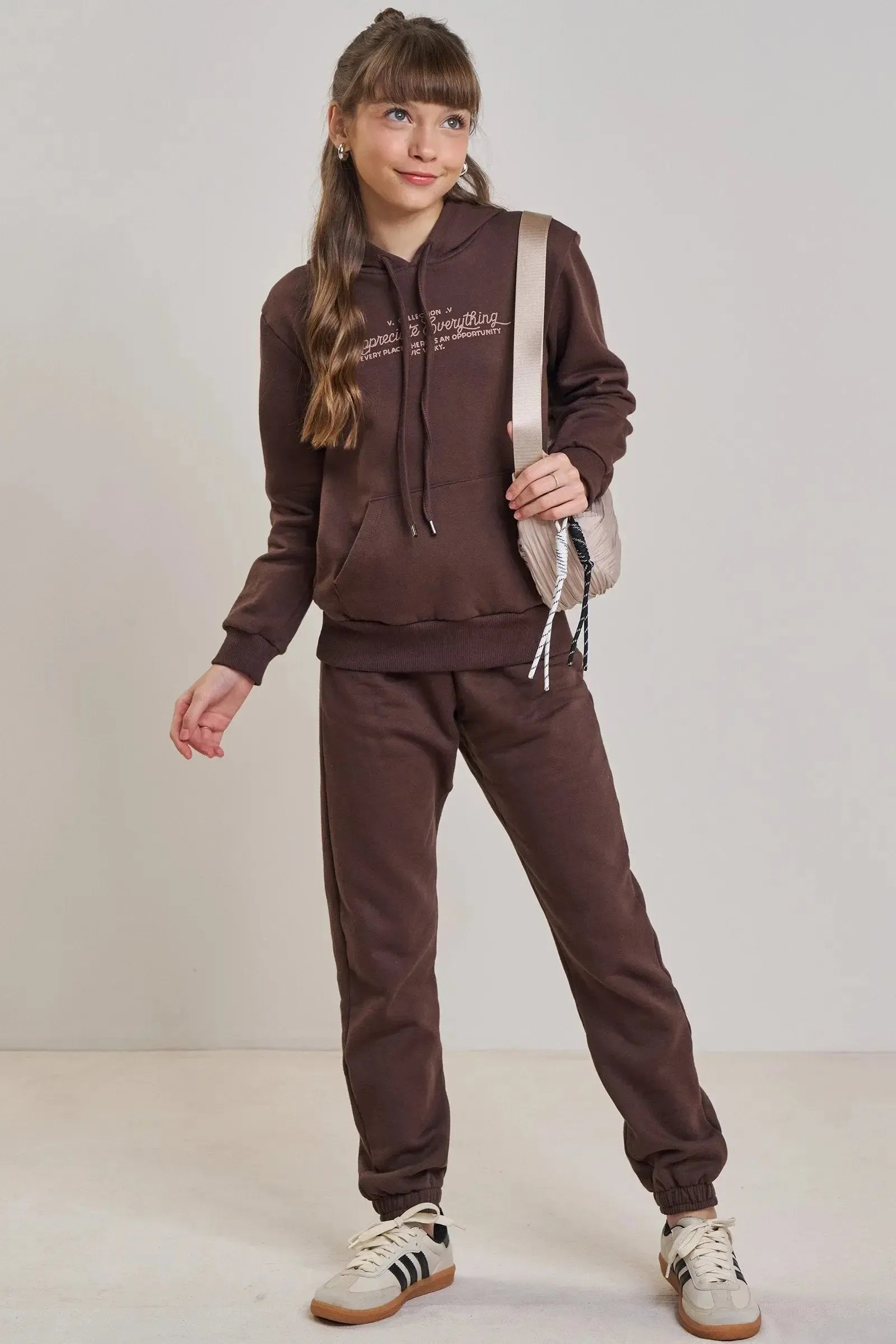 Conjunto de Blusão Over e Calça em Moletom com Pelúcia 89467 Vic&Vicky Teen Menina