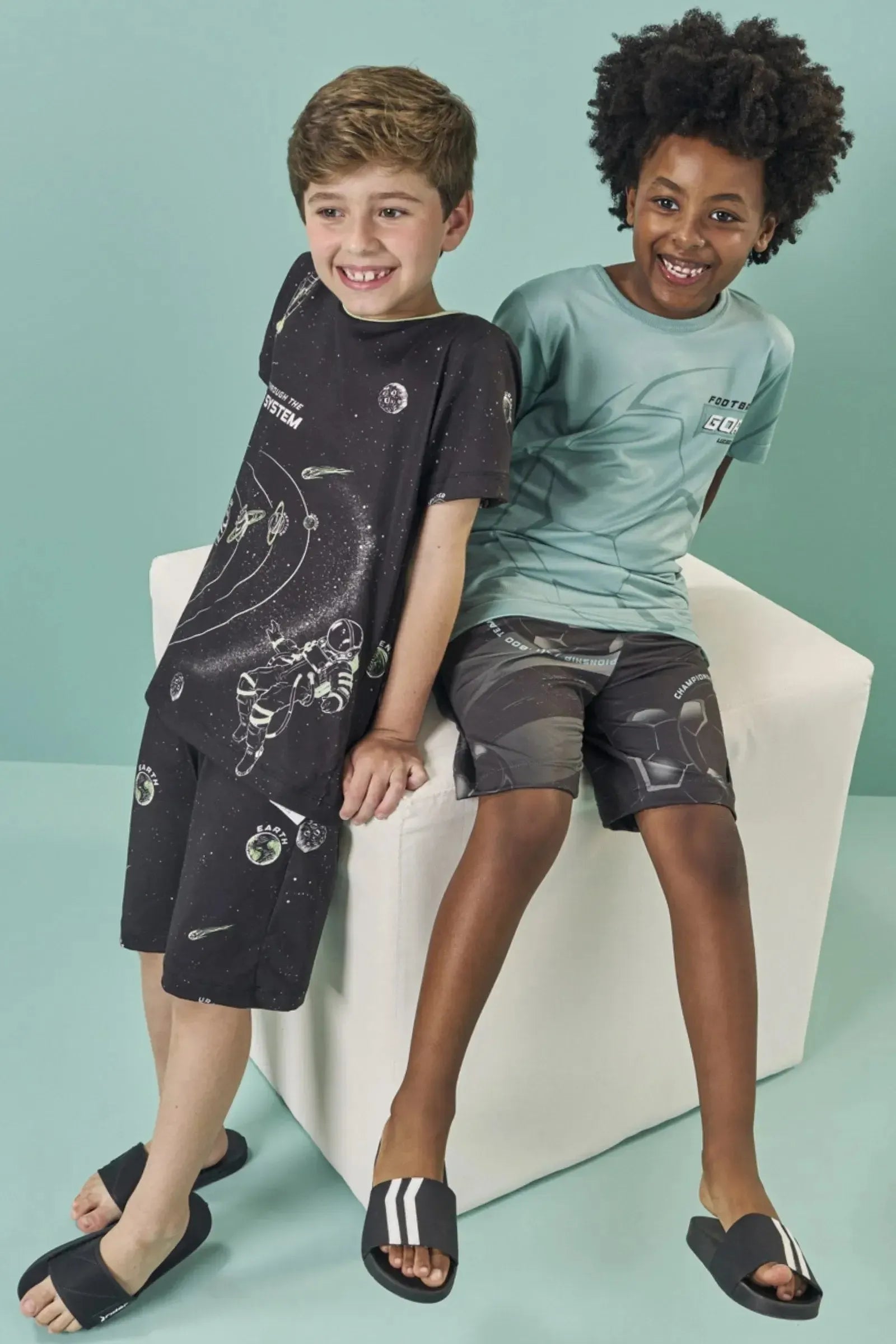 Conjunto de Camiseta e Bermuda em Malha Comfy 85514 LucBoo Infantil Menino