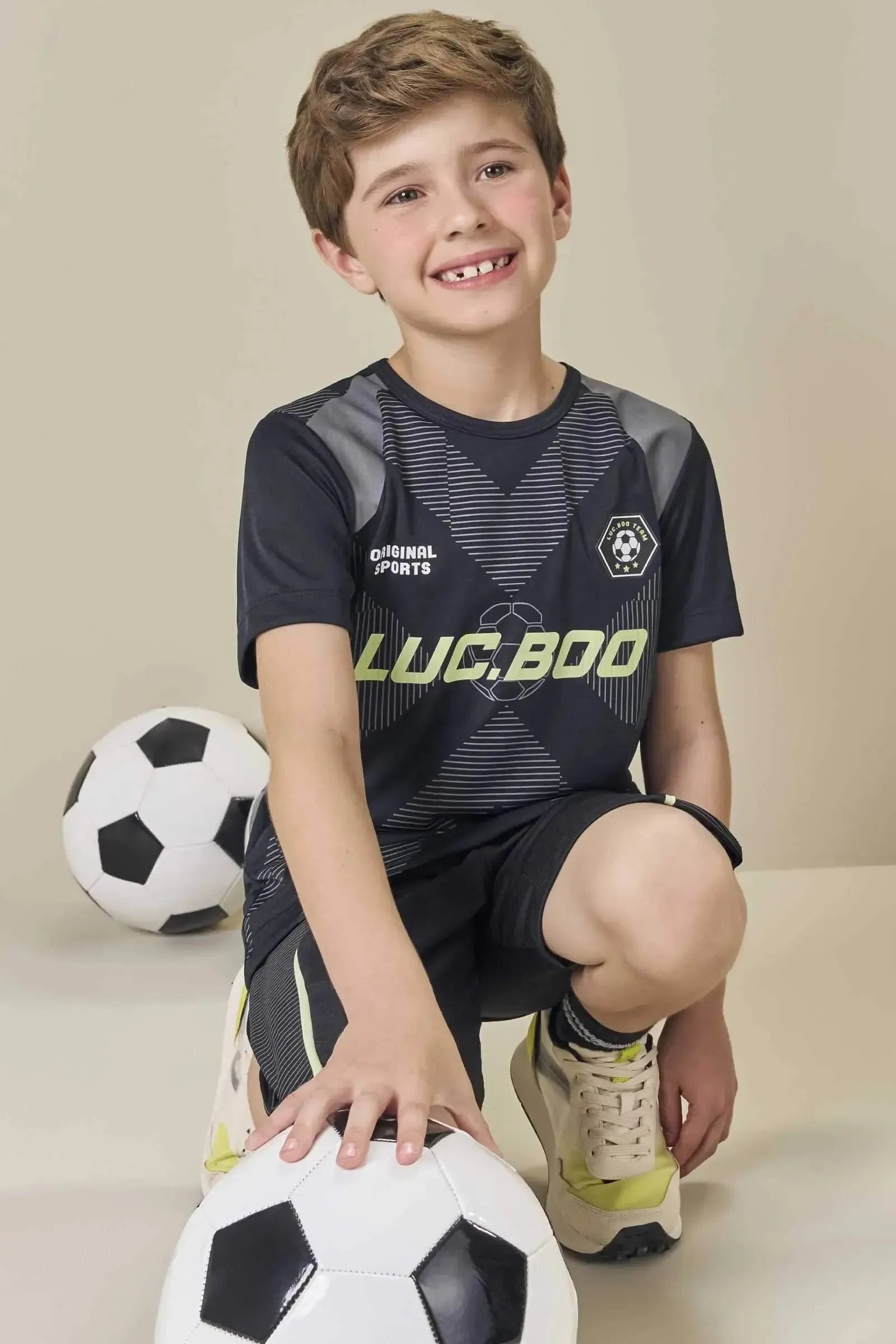 Conjunto de Camiseta em Malha Dry Sport UV50+ e Bermuda em Malha UV50+ 84210 LucBoo Infantil Menino