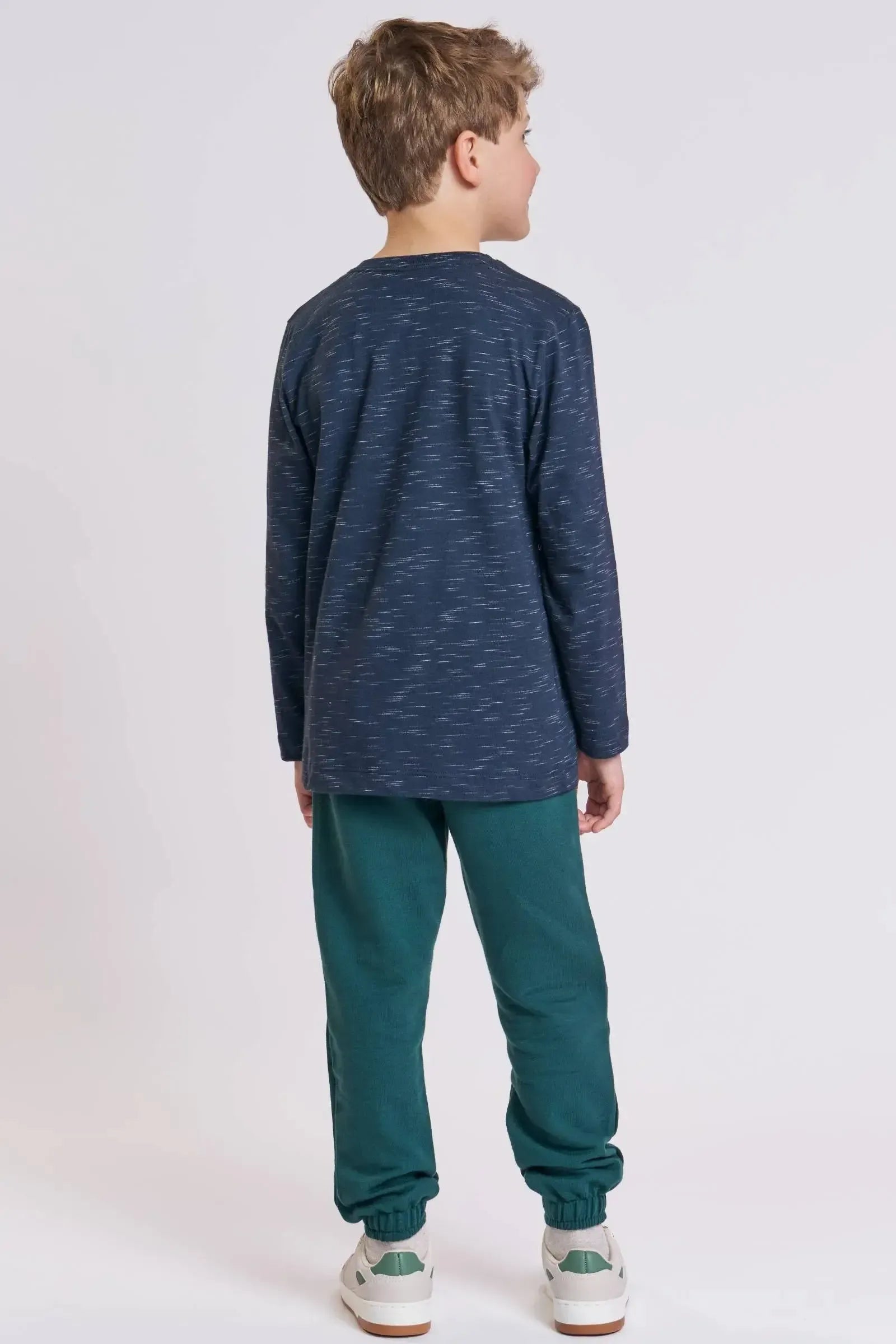 Conjunto de Camiseta em Malha Jet e Calça Jogger em Moletom sem Pelúcia 89799 LucBoo Infantil Menino