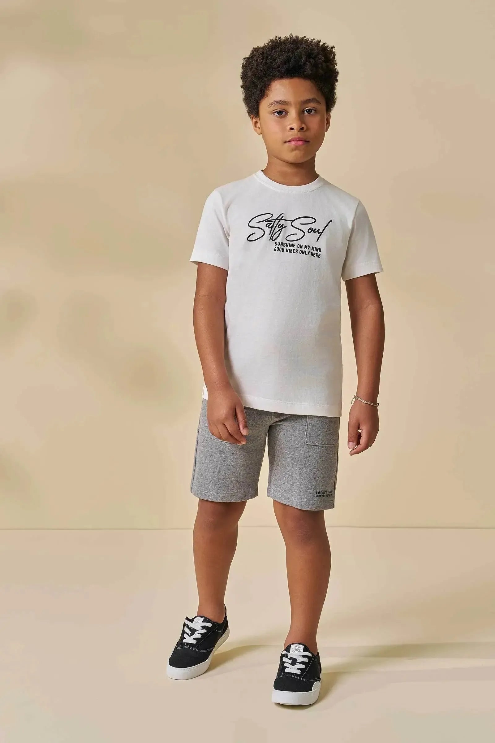 Conjunto de Camiseta em Malha Meia e Bermuda em Moletom sem Pelúcia 97167 LucBoo Infantil Menino