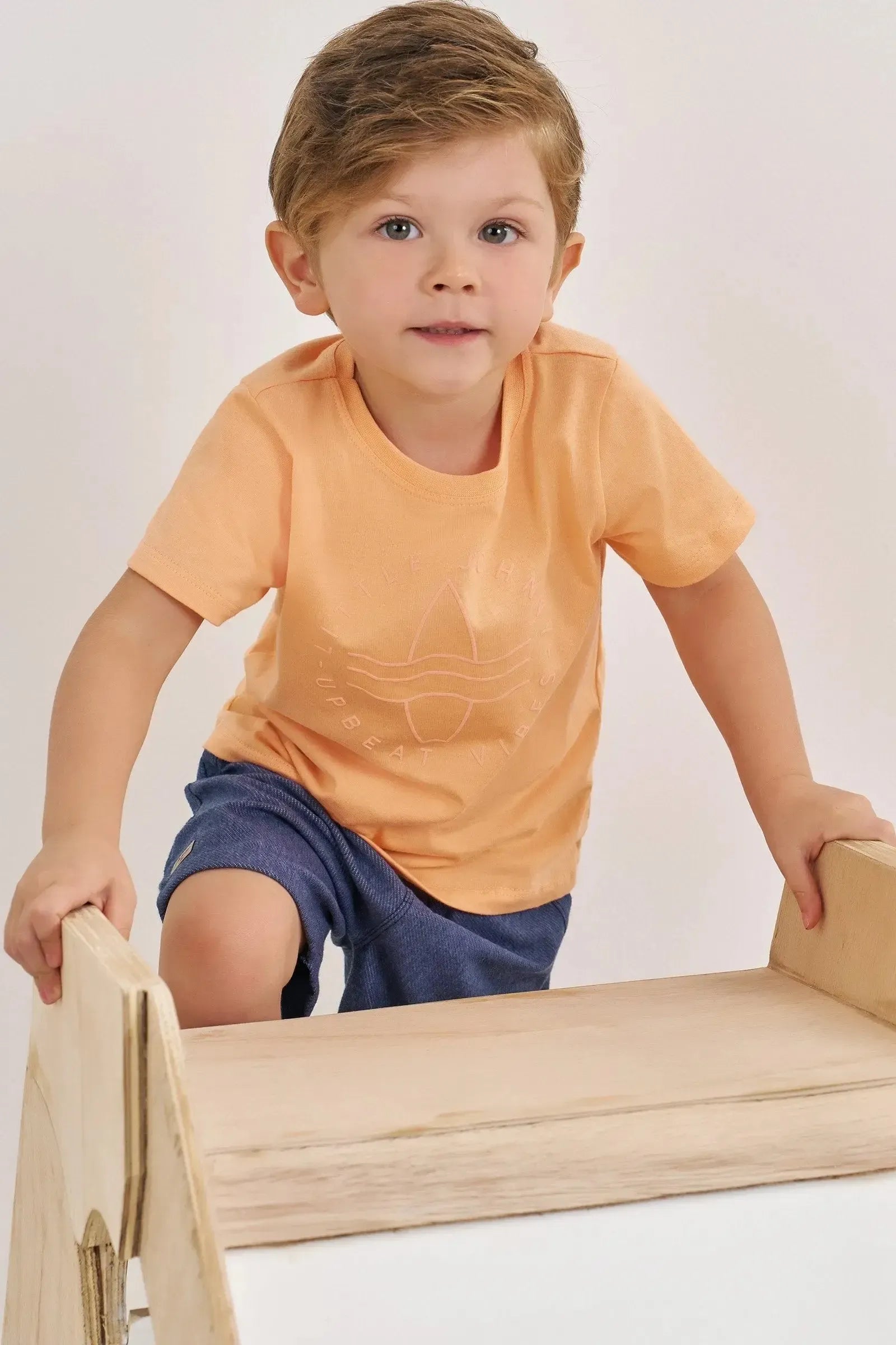 Conjunto de Camiseta em Meia Malha e Bermuda em Cotton Jeans com Elastano 86329 Johnny Fox Bebê Menino