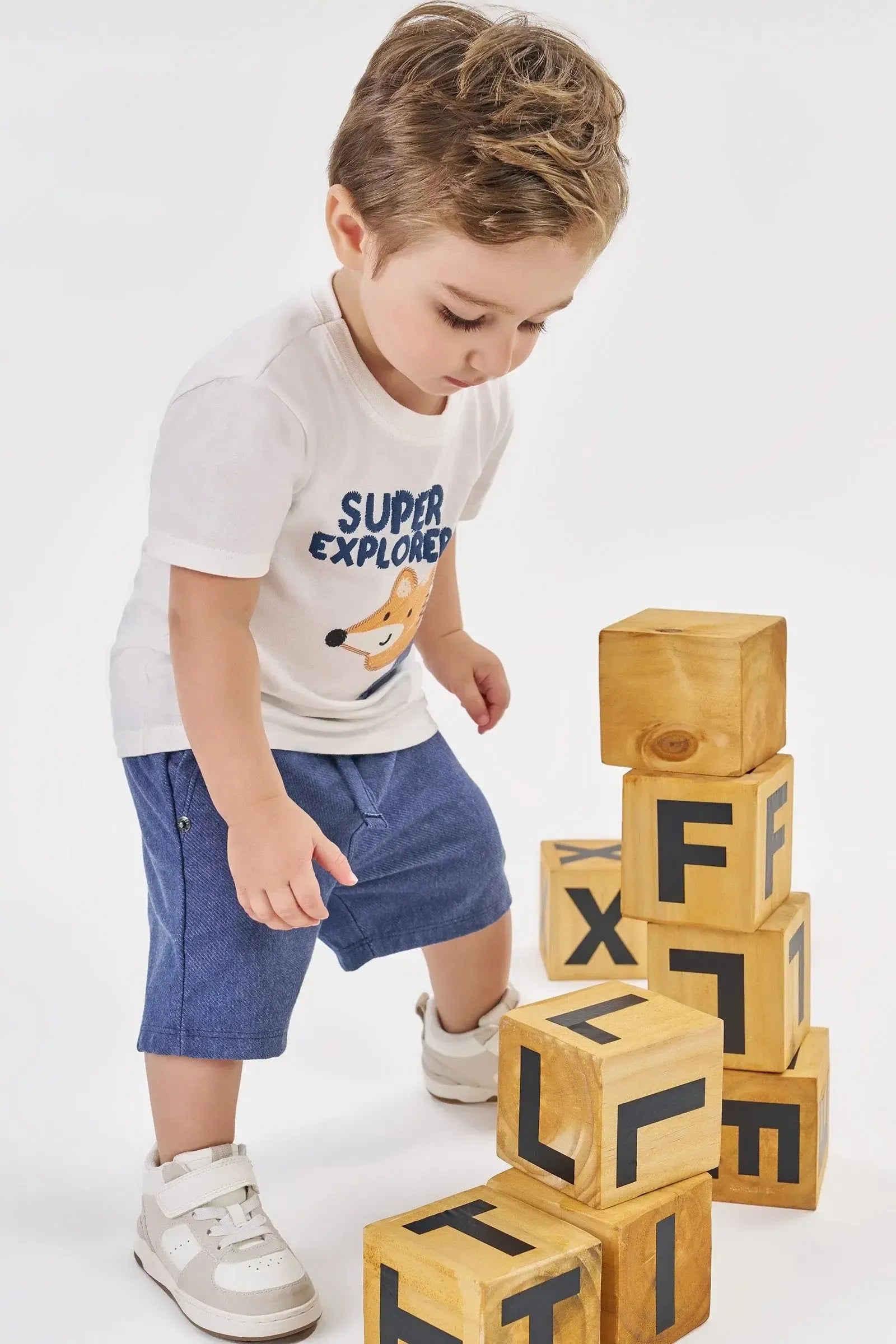 Conjunto de Camiseta em Meia Malha e Bermuda em Cotton Jeans com Elastano 87907 Johnny Fox Bebê Menino