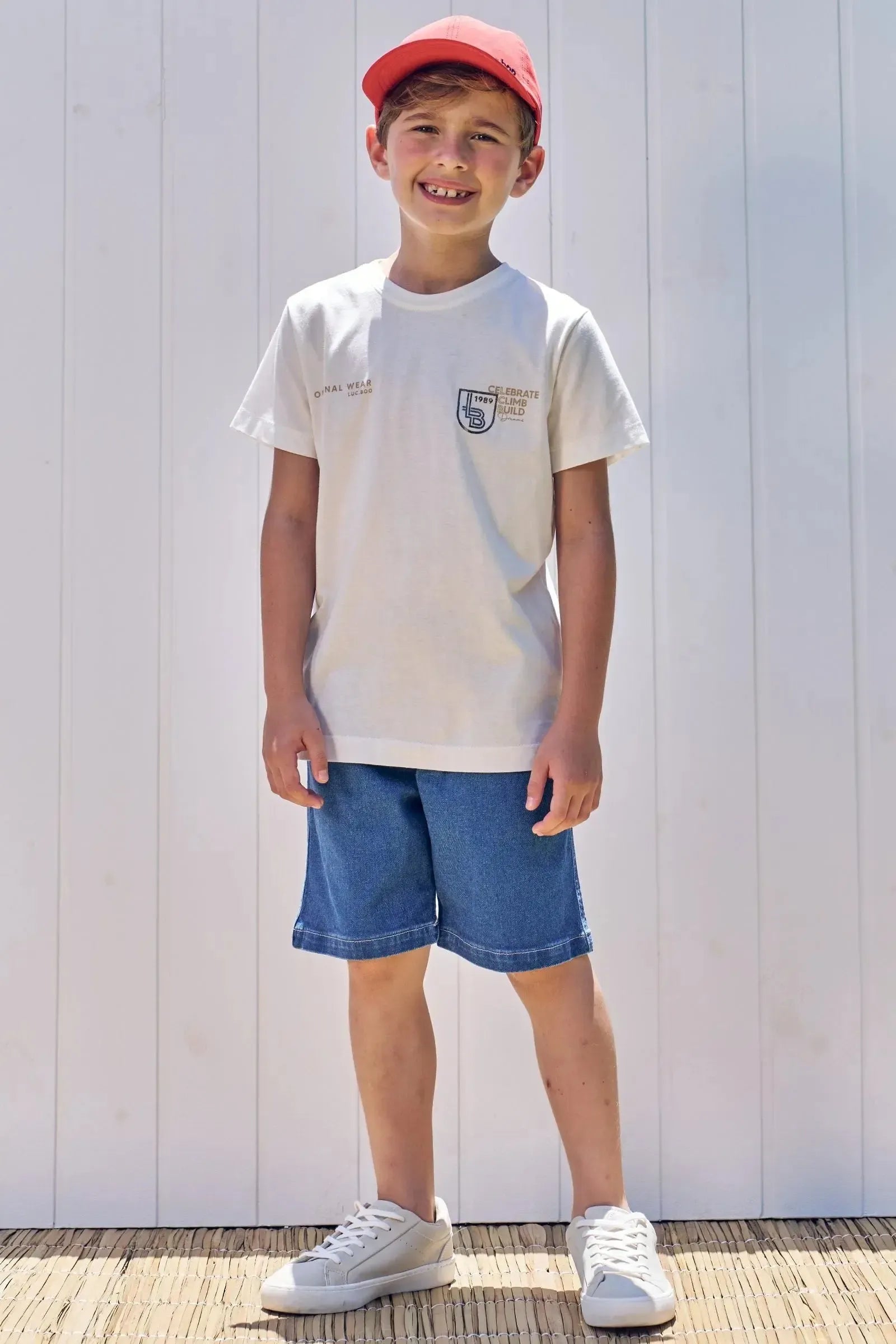 Conjunto de Camiseta em Meia Malha e Bermuda em Jeans Guga com Elastano 85268 LucBoo Infantil Menino