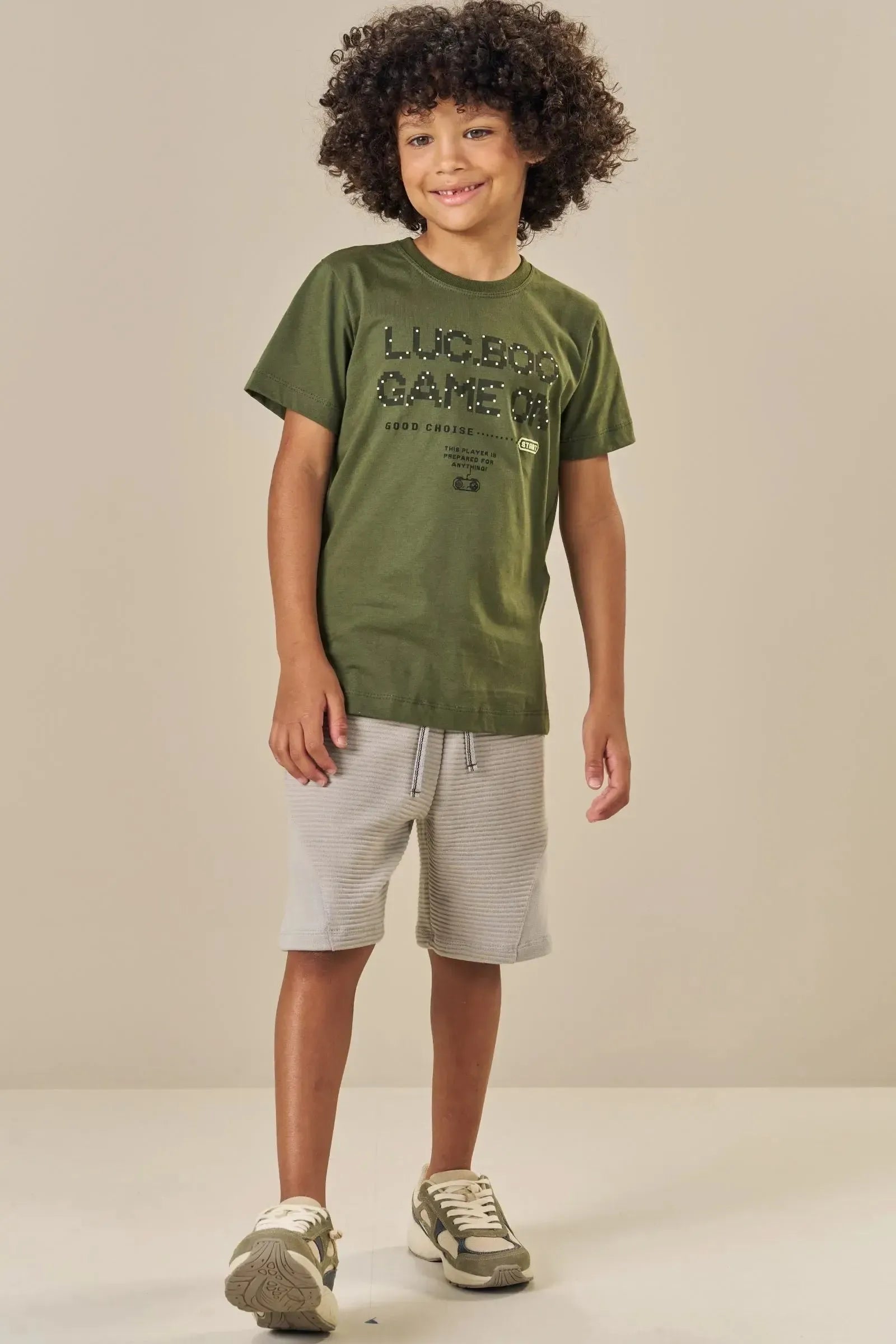 Conjunto de Camiseta em Meia Malha e Bermuda em Moletom Relevo 84499 LucBoo Infantil Menino
