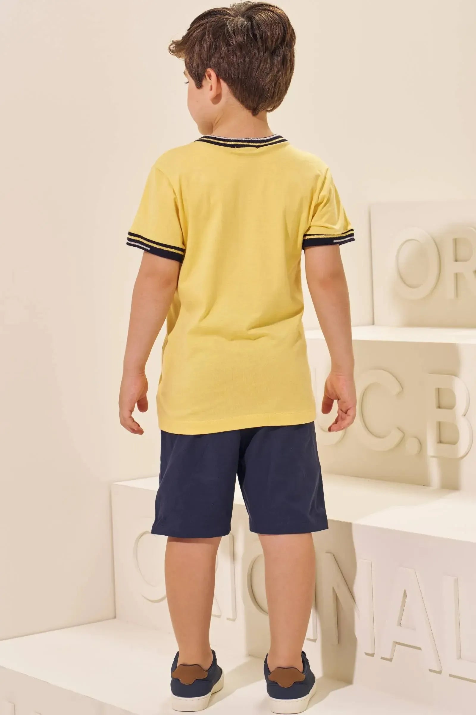 Conjunto de Camiseta em Meia Malha e Bermuda em Sarja Girassol com Elastano 96986 LucBoo Infantil Menino