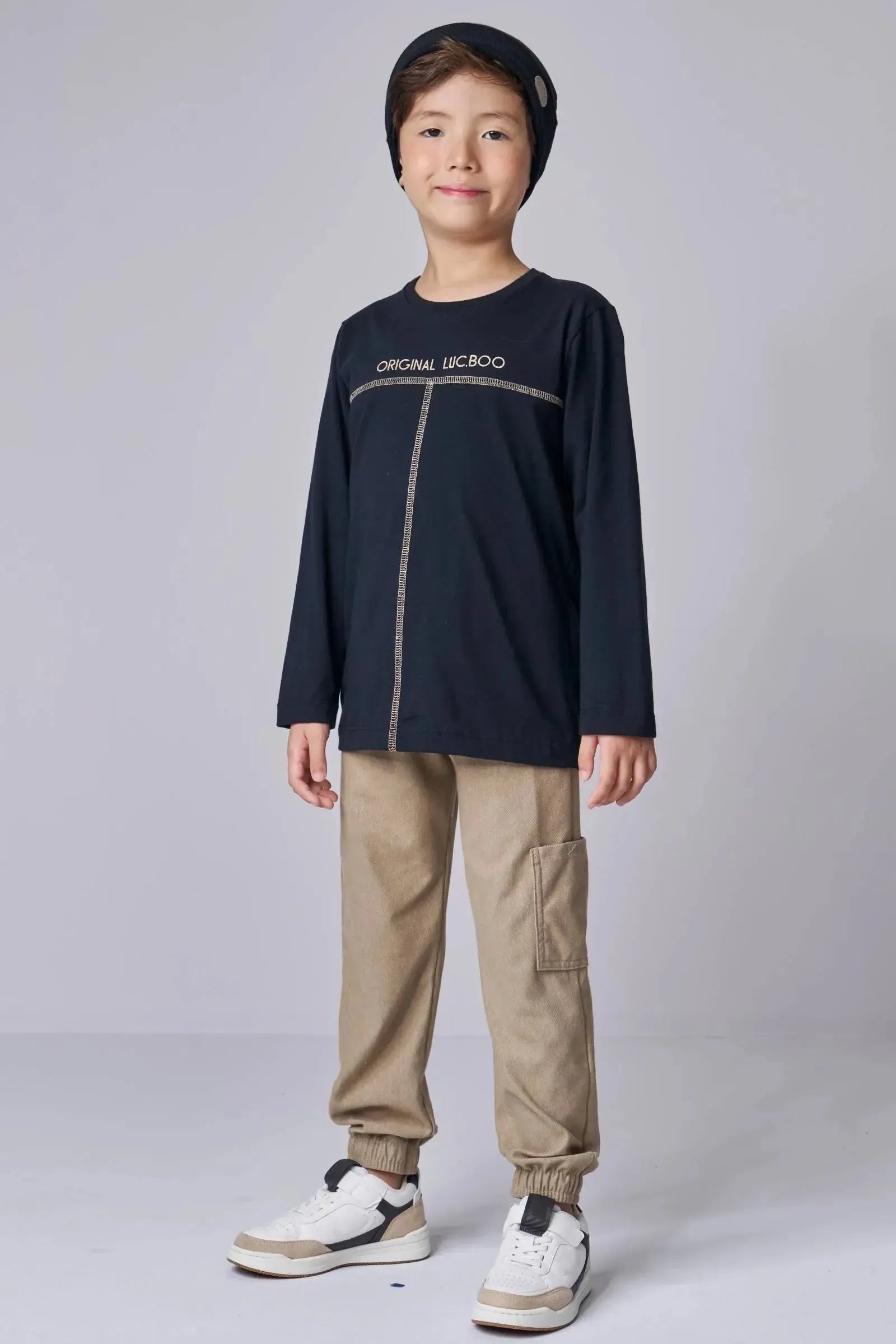 Conjunto de Camiseta em Meia Malha e Calça Jogger em Cotton Jeans com Elastano 89994 LucBoo Infantil Menino