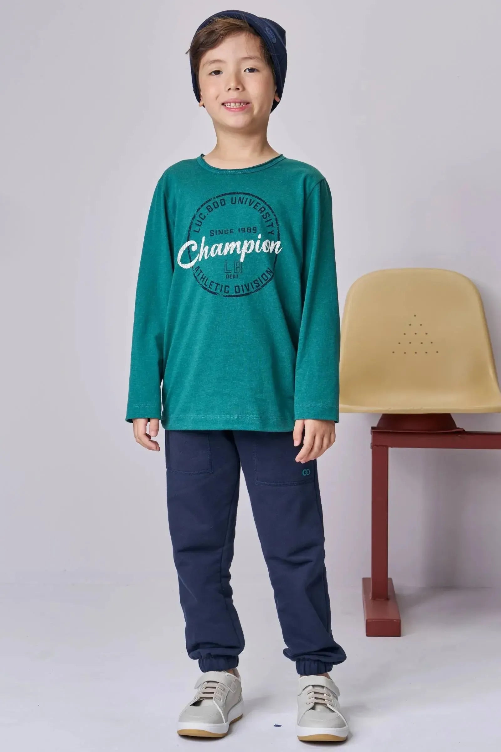 Conjunto de Camiseta em Meia Malha e Calça Jogger em Moletom sem Pelúcia 92041 LucBoo Infantil Menino