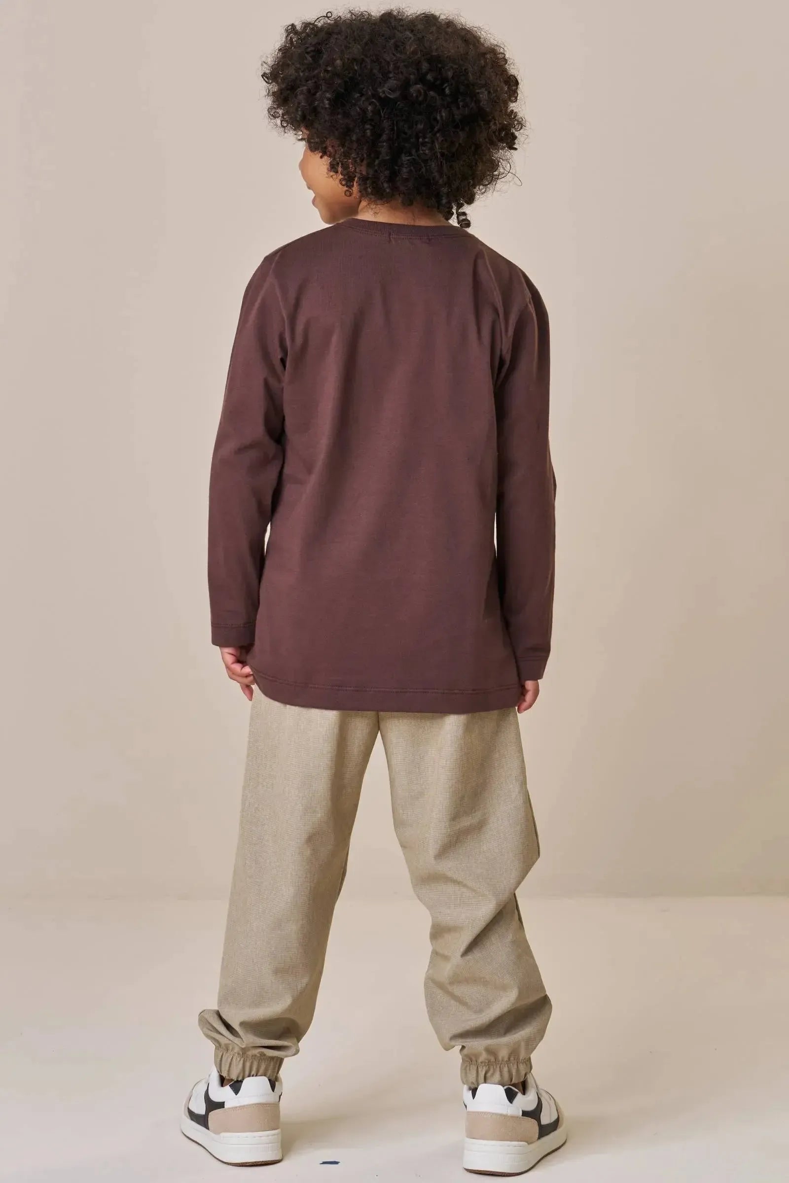 Conjunto de Camiseta em Meia Malha e Calça Jogger em Nylon Mesclado com Elastano 90110 LucBoo Infantil Menino