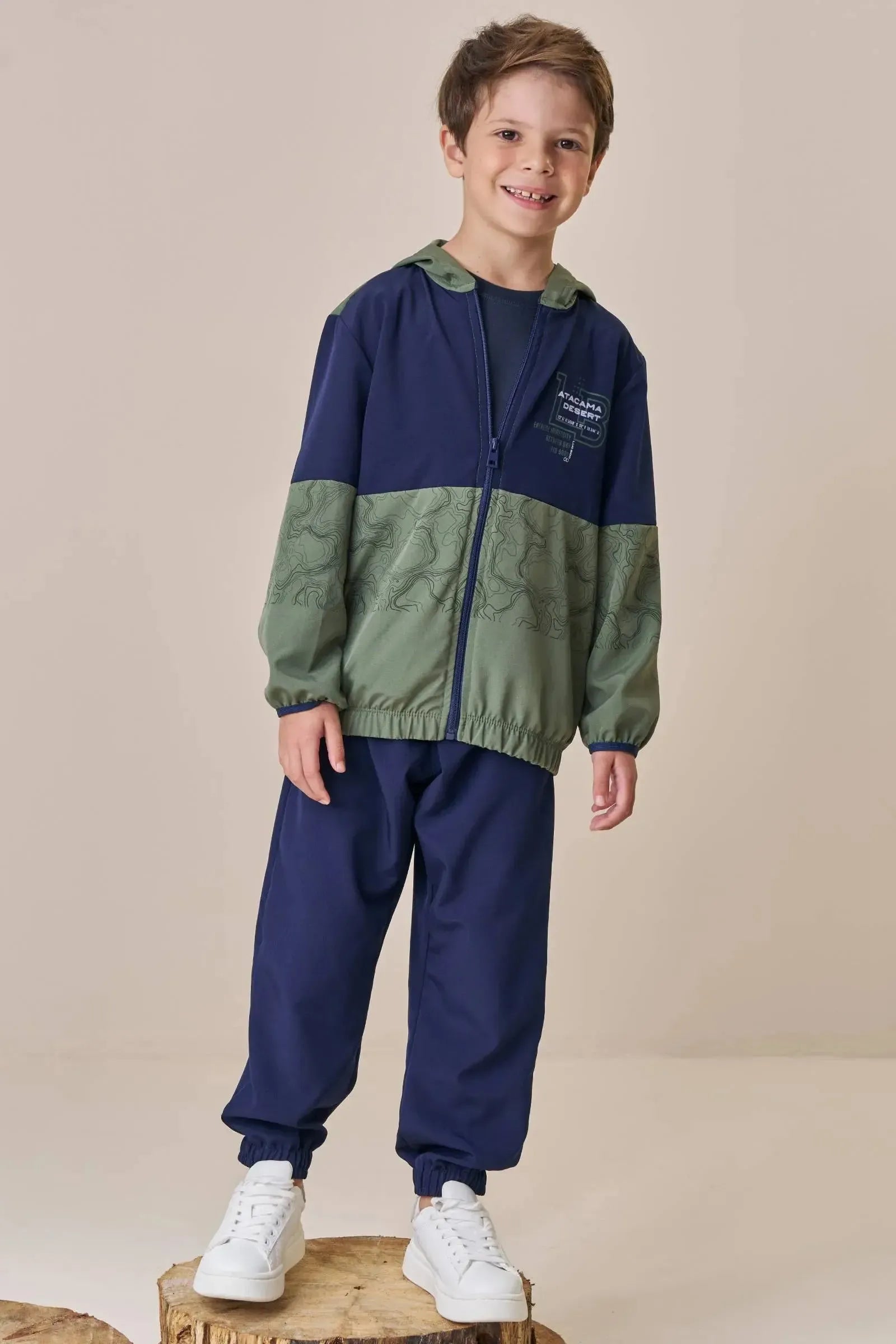 Conjunto de Jaqueta Corta Vento e Calça Jogger em Nylon com Elastano 90145 LucBoo Infantil Menino