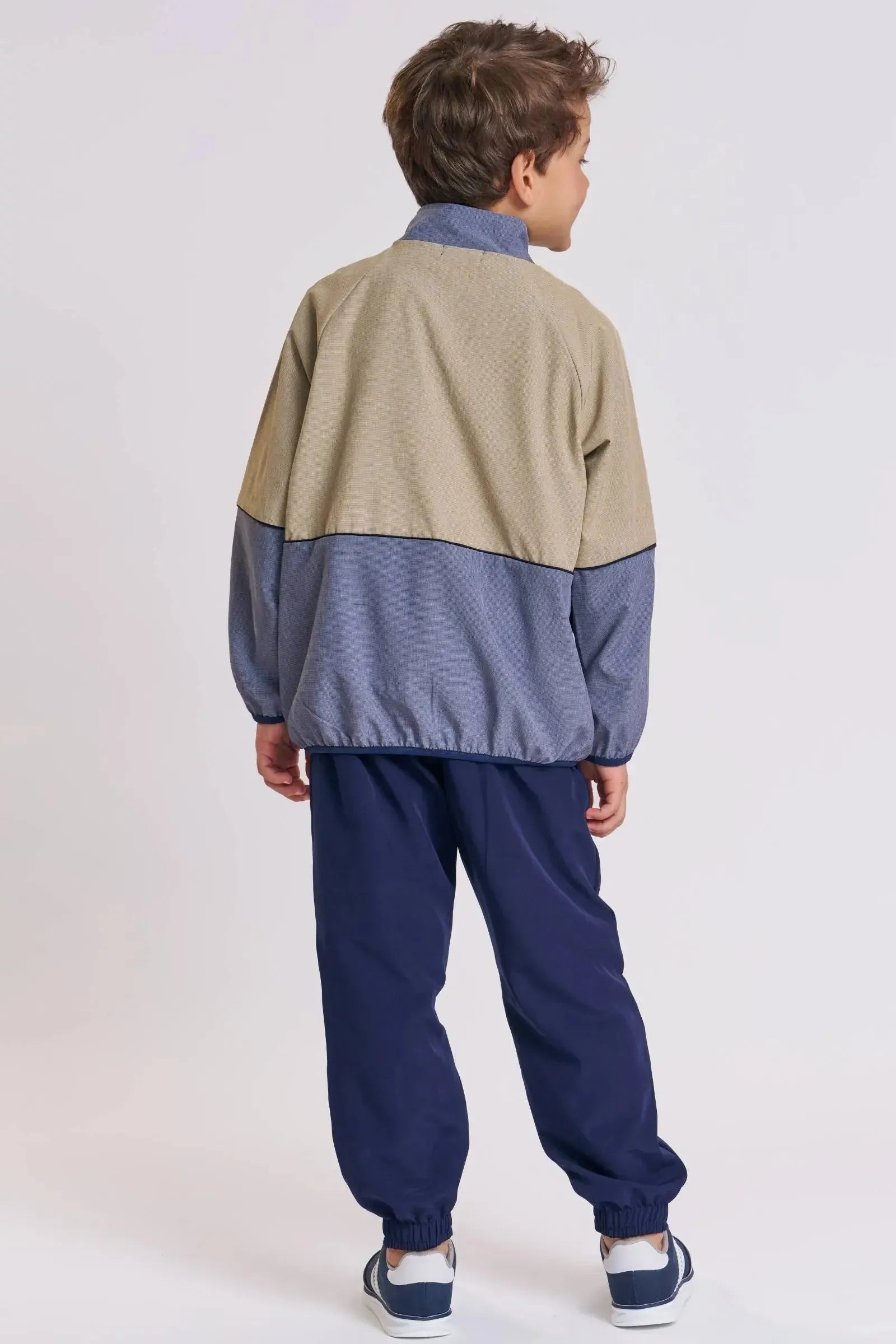 Conjunto de Jaqueta Corta Vento e Calça Jogger em Nylon com Elastano 90376 LucBoo Infantil Menino