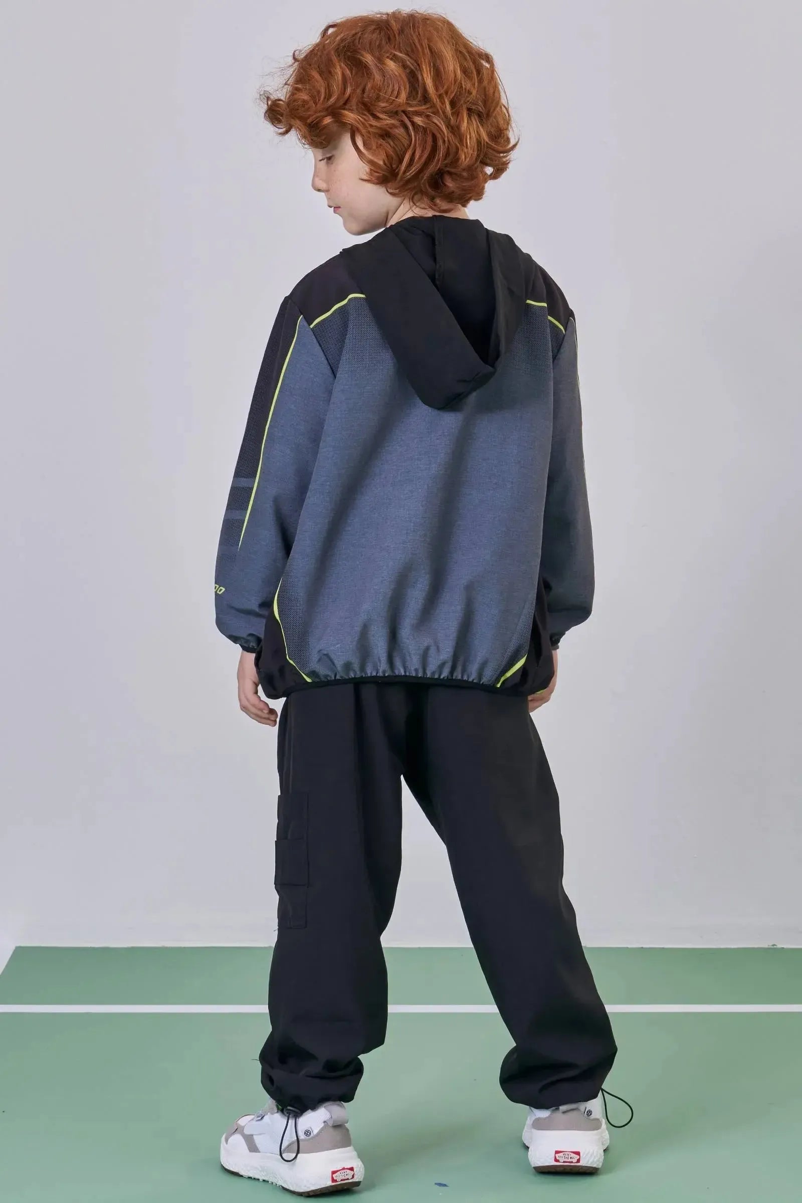 Conjunto de Jaqueta Corta Vento e Calça Jogger em Nylon com Elastano 91784 LucBoo Infantil Menino