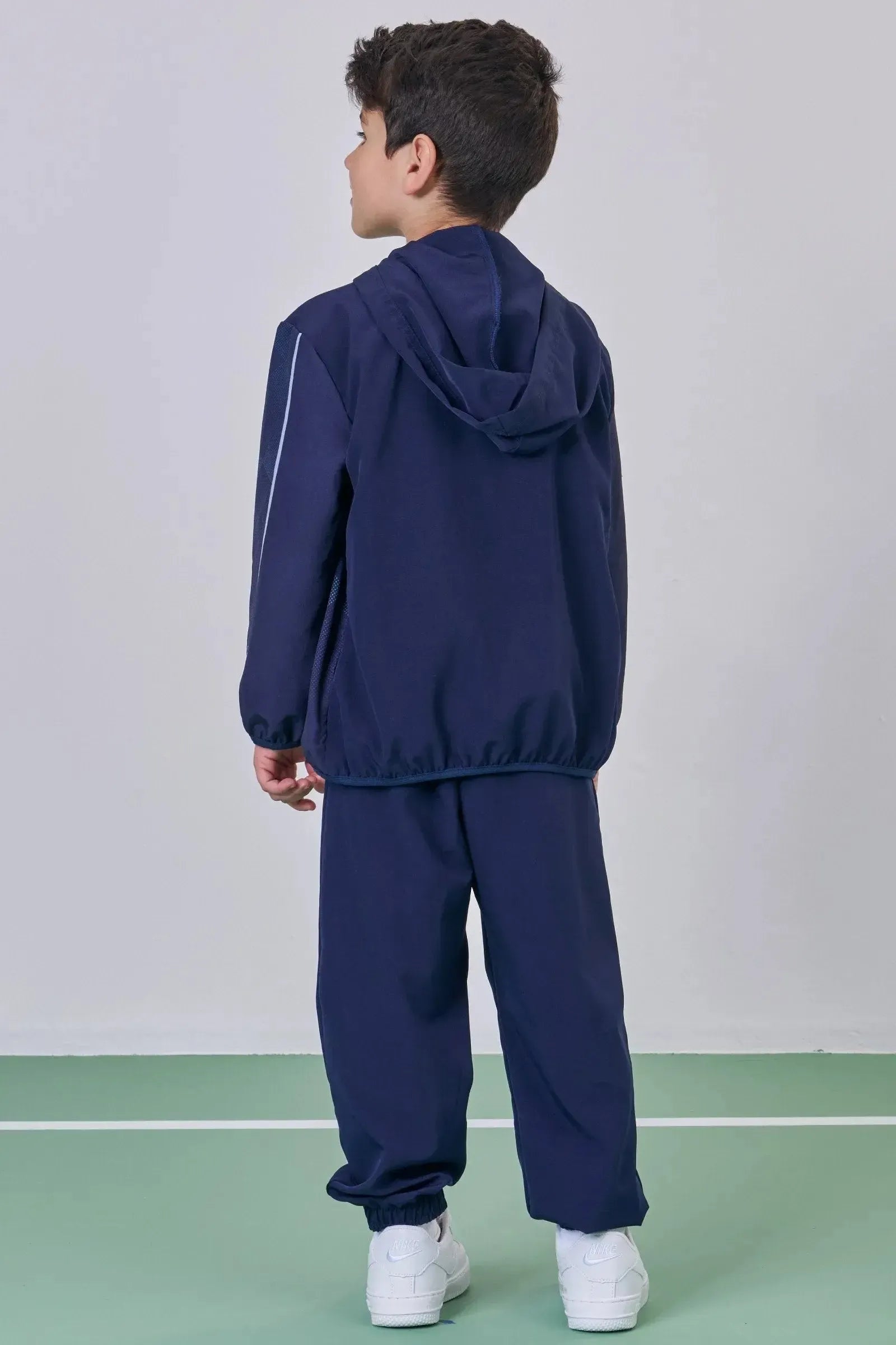 Conjunto de Jaqueta Corta Vento e Calça Jogger em Nylon com Elastano 91789 LucBoo Infantil Menino