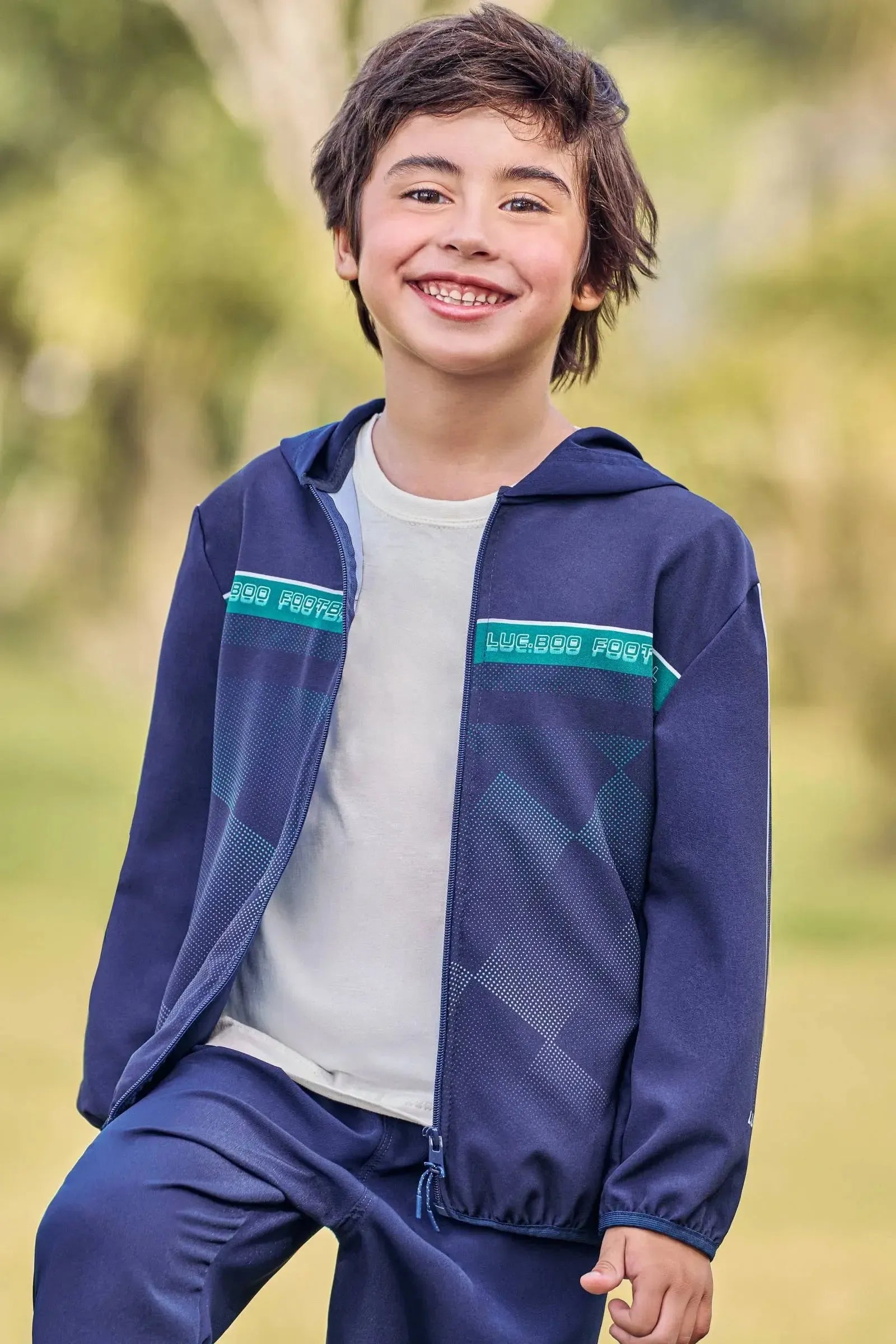 Conjunto de Jaqueta Corta Vento e Calça Jogger em Nylon com Elastano 91789 LucBoo Infantil Menino