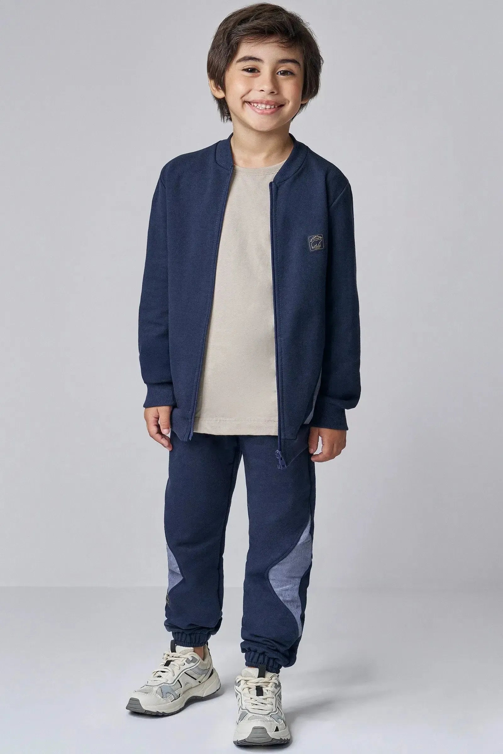 Conjunto de Jaqueta e Calça em Moletom sem Pelúcia com Detalhe em Nylon 89476 LucBoo Infantil Menino