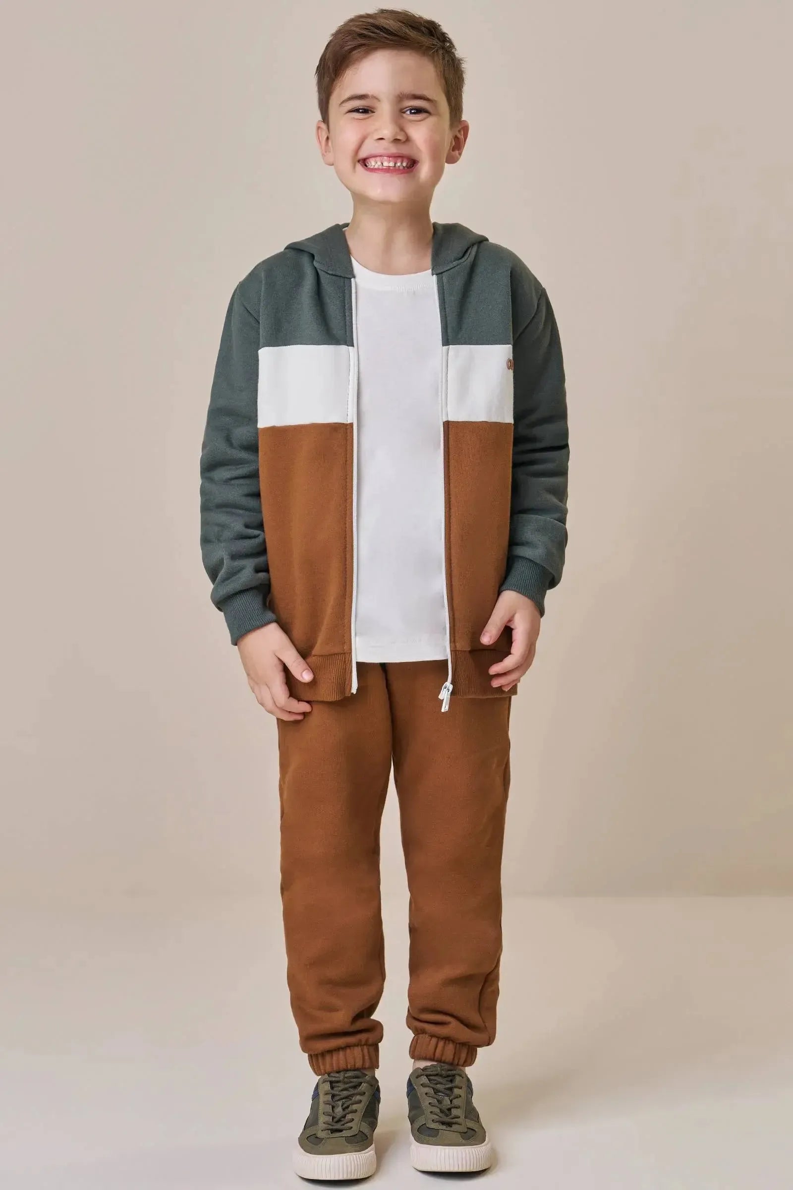 Conjunto de Jaqueta e Calça Jogger em Moletom com Pelúcia 90367 LucBoo Infantil Menino