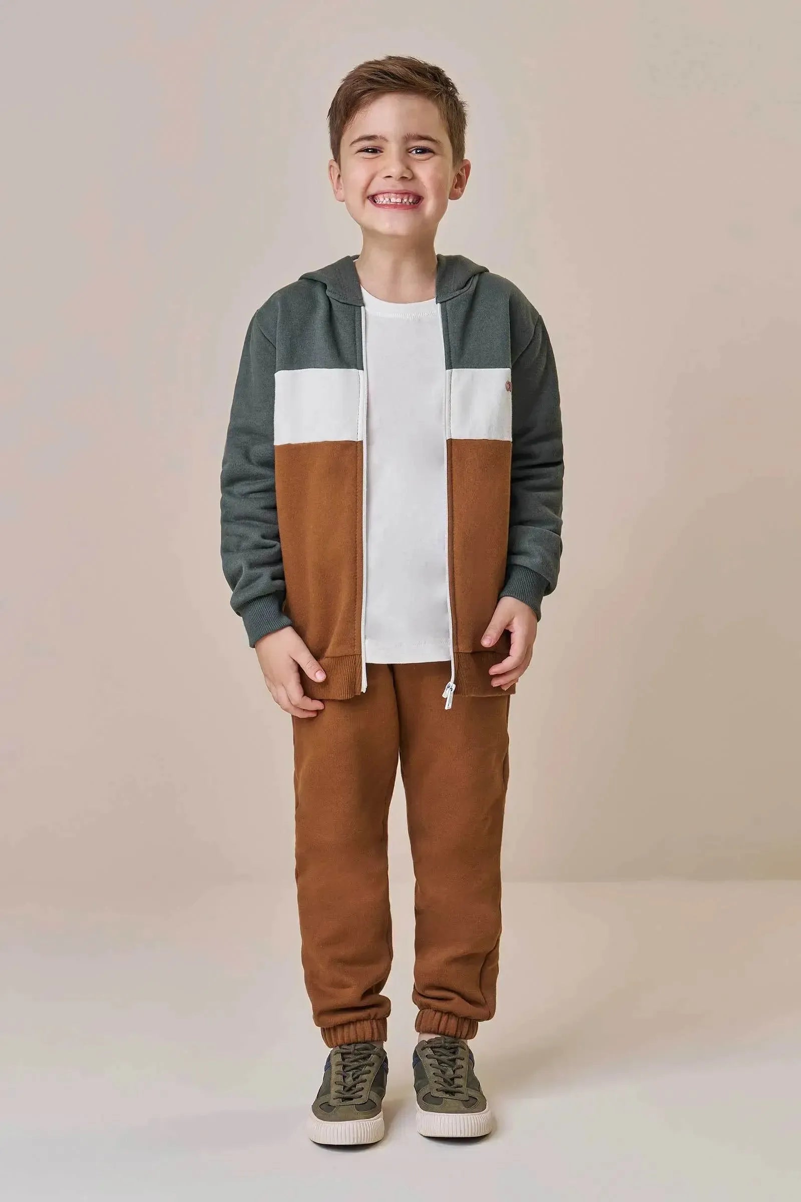 Conjunto de Jaqueta e Calça Jogger em Moletom com Pelúcia 90367 LucBoo Infantil Menino