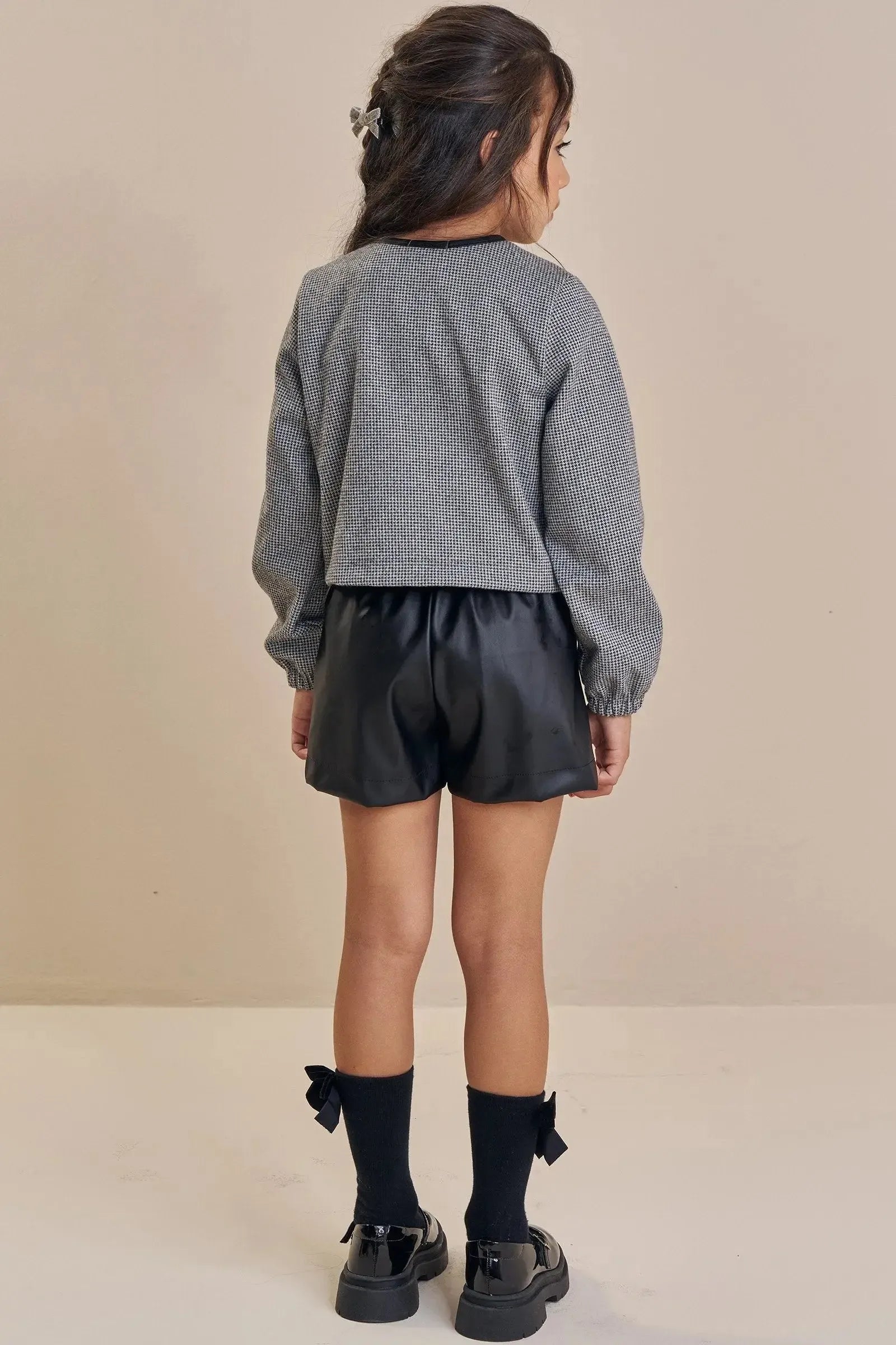 Conjunto de Jaqueta em Lã Pied de Poule e Shorts em Couro Eco 90278 Kukiê Infantil Menina