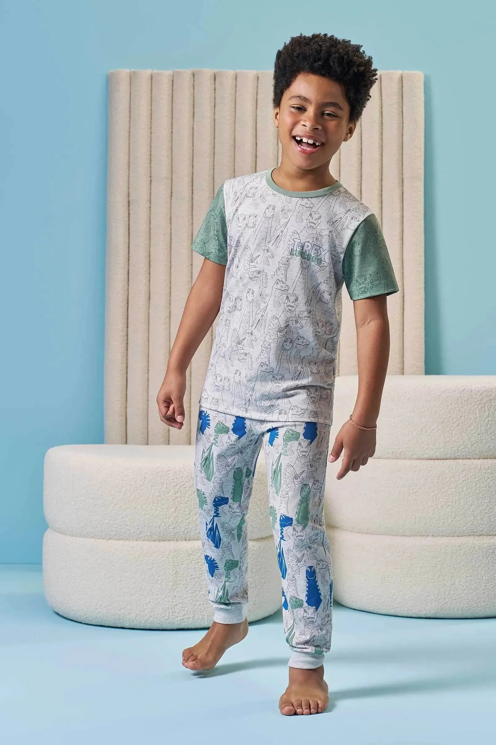 Conjunto de Pijama com Camiseta e Calça em Malha Fresh 97091 LucBoo Infantil Menino