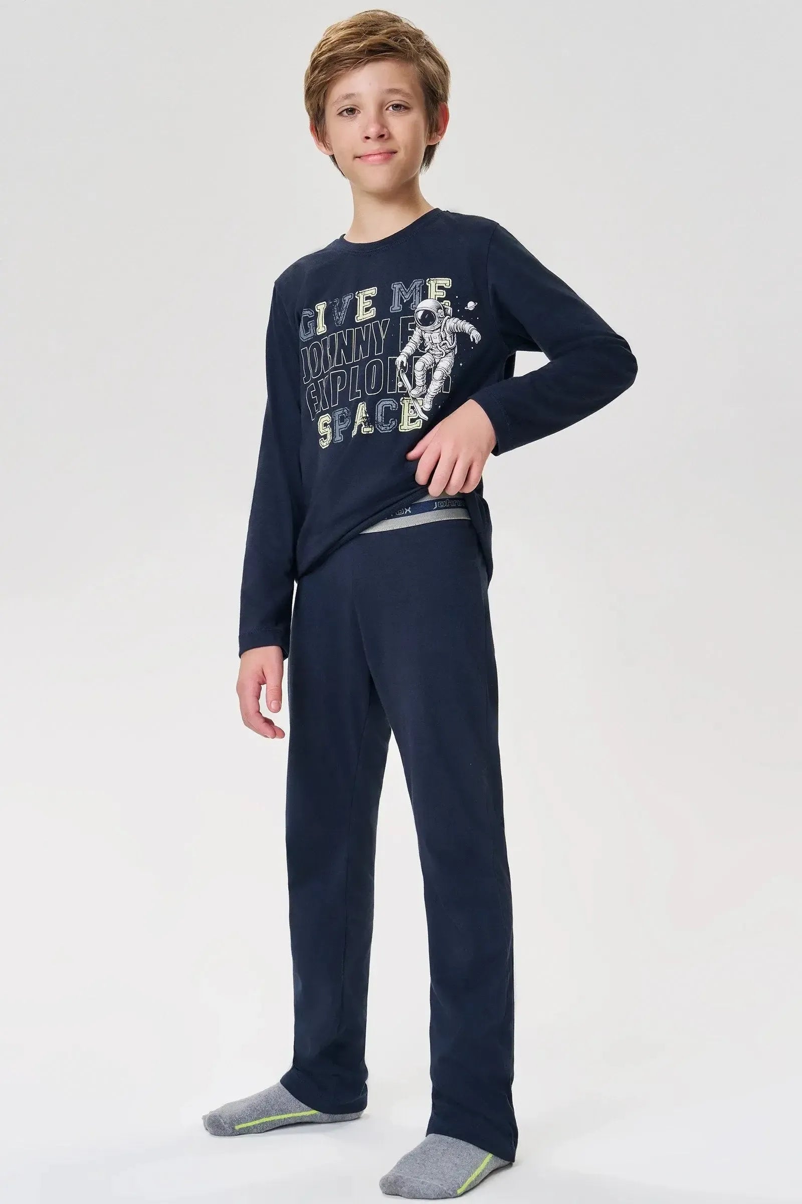 Conjunto de Pijama de Camiseta e Calça Reta em Meia Malha 93400 Johnny Fox Teen Menino