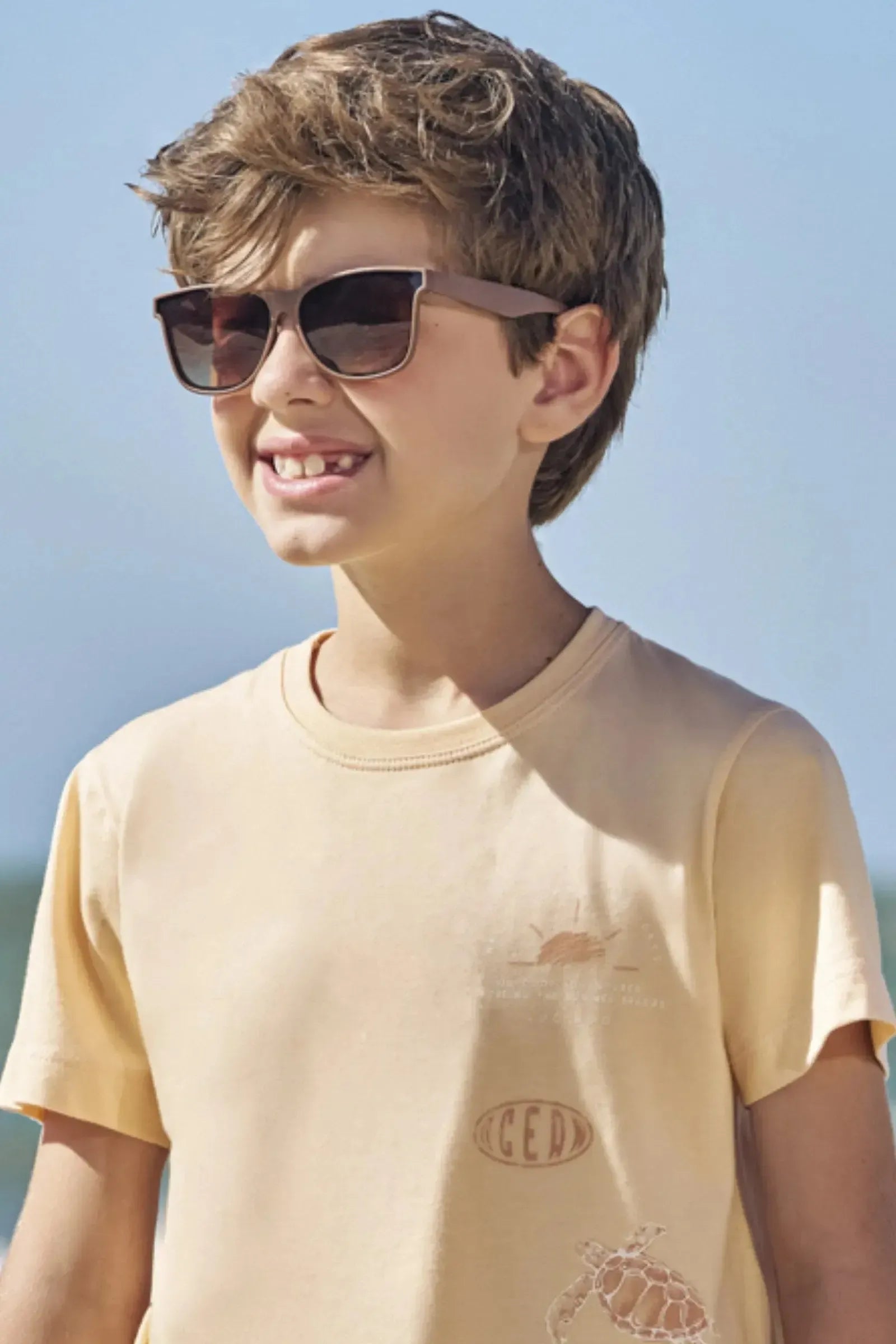 Óculos de Sol com Proteção UV. Acompaha Caixinha e Estojo Para Óculos 85827 LucBoo Infantil Menino