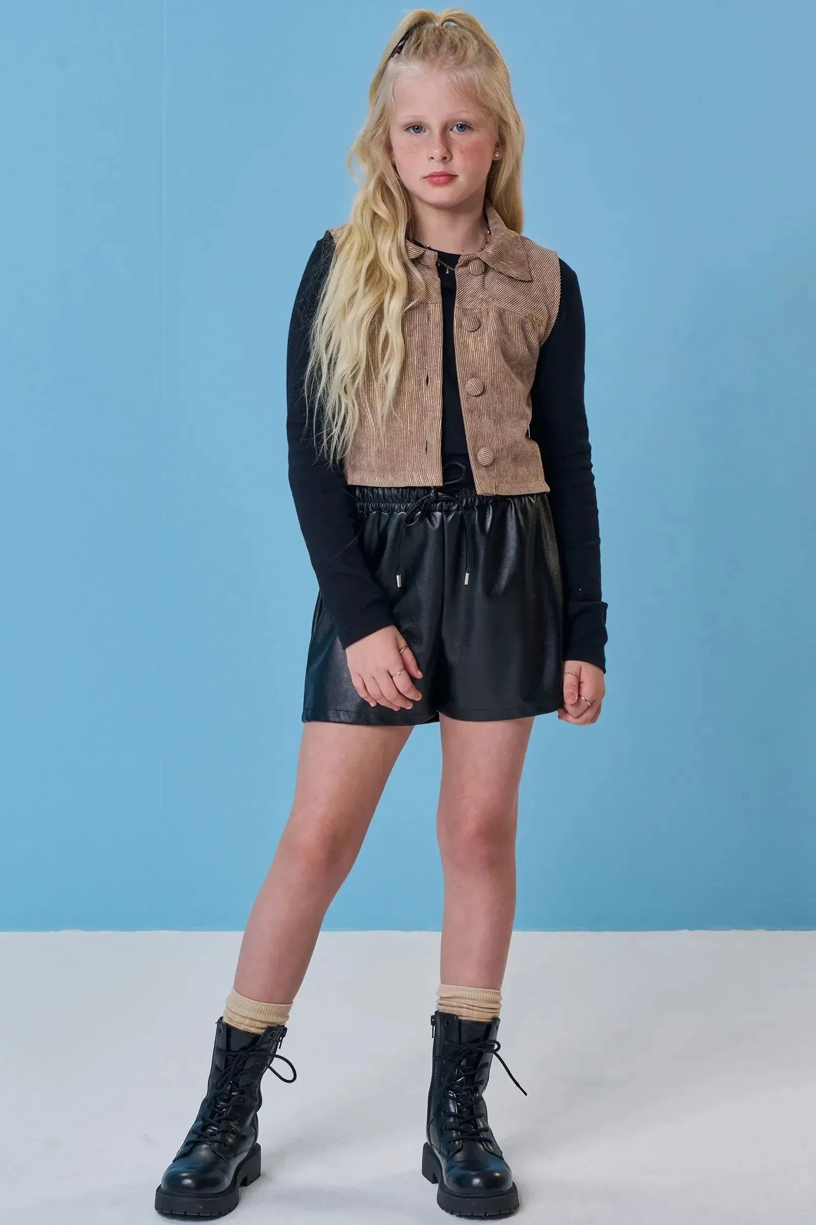 Trio de Blusa Boxy em Ribana 1x1 Shorts em Couro Sintético e Colete em Veludo Cotelê Gold 92014 Vic&Vicky Teen Menina