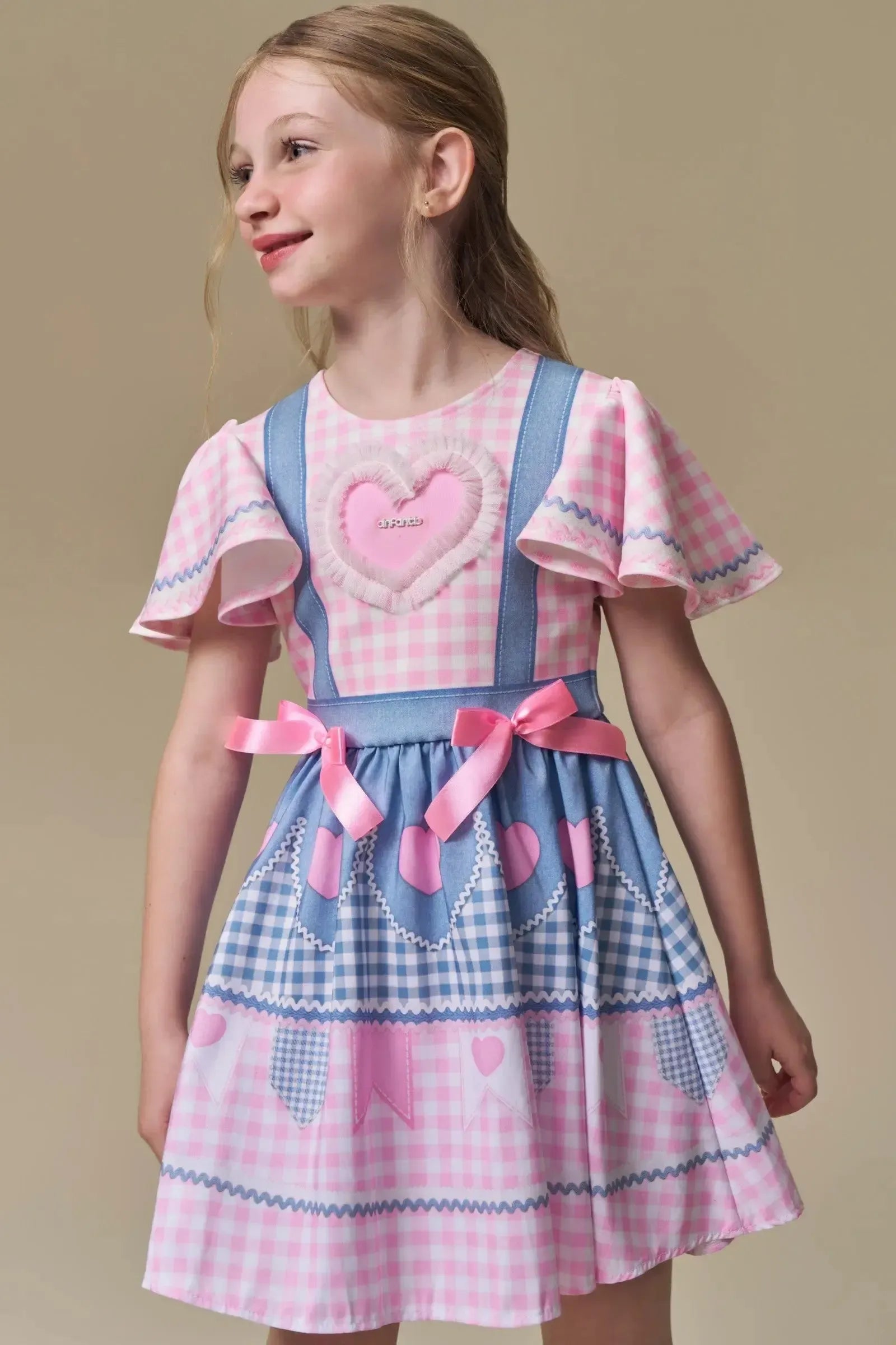 Vestido em Fly Tech e Nylon em Delicado Mix de Azul e Rosa com Coração Bordado em Tule. Um Traje Caipira Chic e Encantador Da Infanti. 97507 Infanti Infantil Menina
