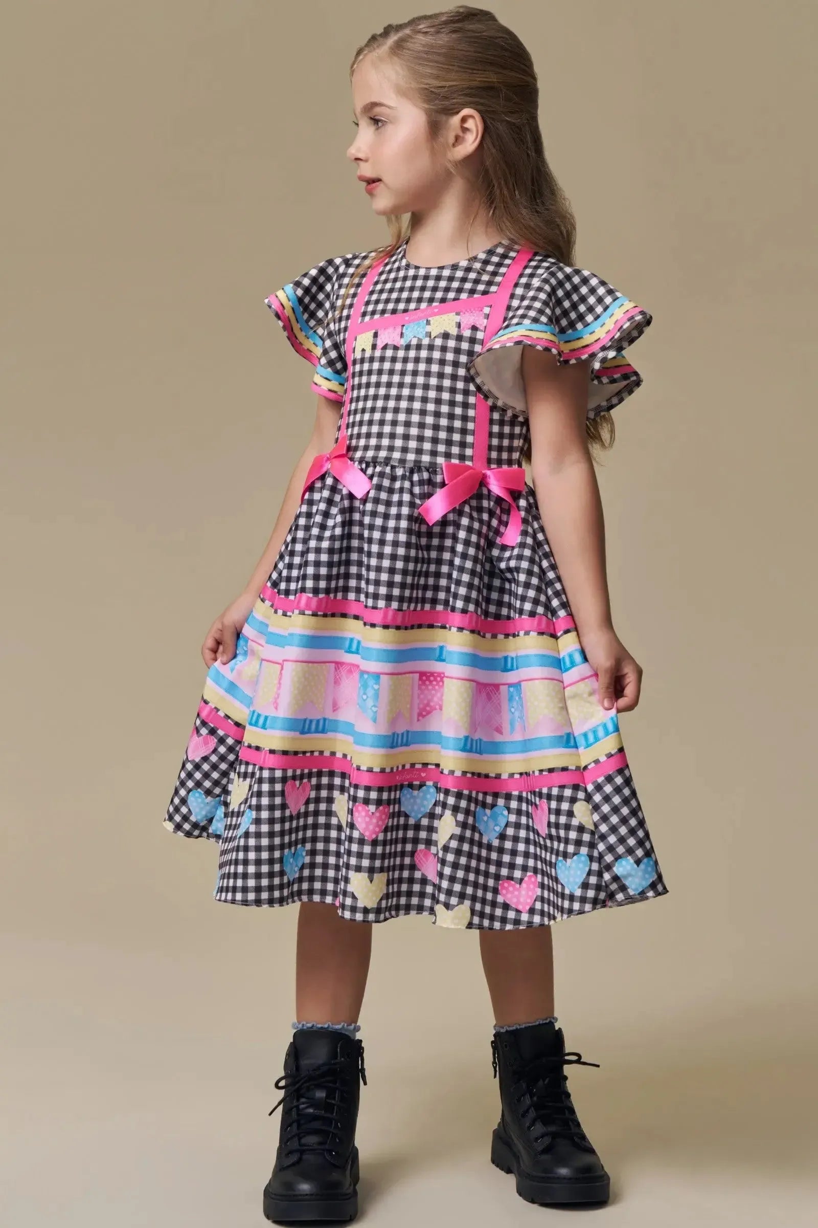 Vestido em Fly Tech e Nylon Estampa Xadrez com Bandeirinhas Coloridas e Laços Aplicados. Estilo Junino com Toque Fashion Da Infanti. 97509 Infanti Infantil Menina