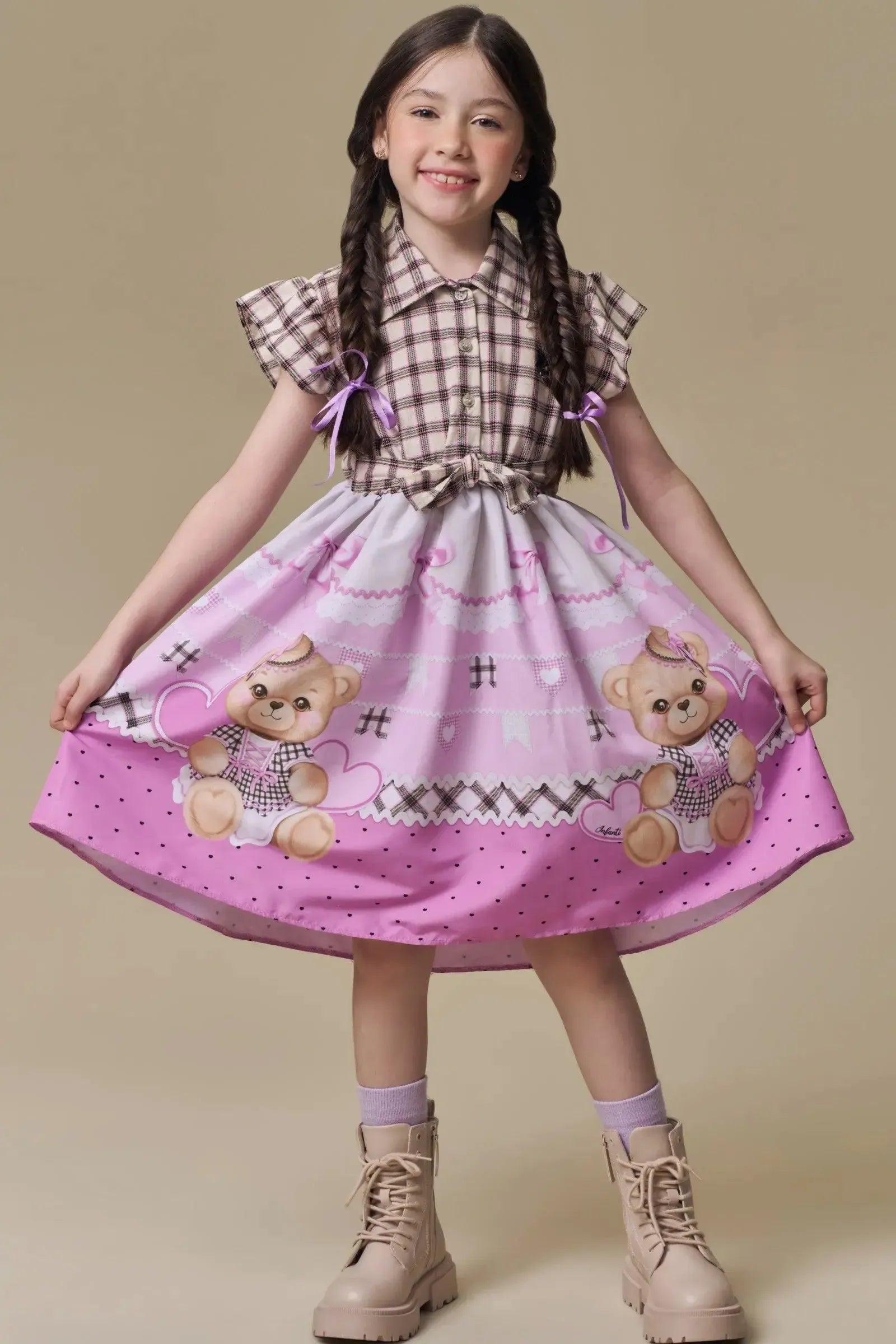 Vestido com Camisa Xadrez e Saia em Nylon com Estampa de Urso Junino. Um Look Caipira Boneca com Charme e Estilo Para O São João. 97510 Infanti Infantil Menina