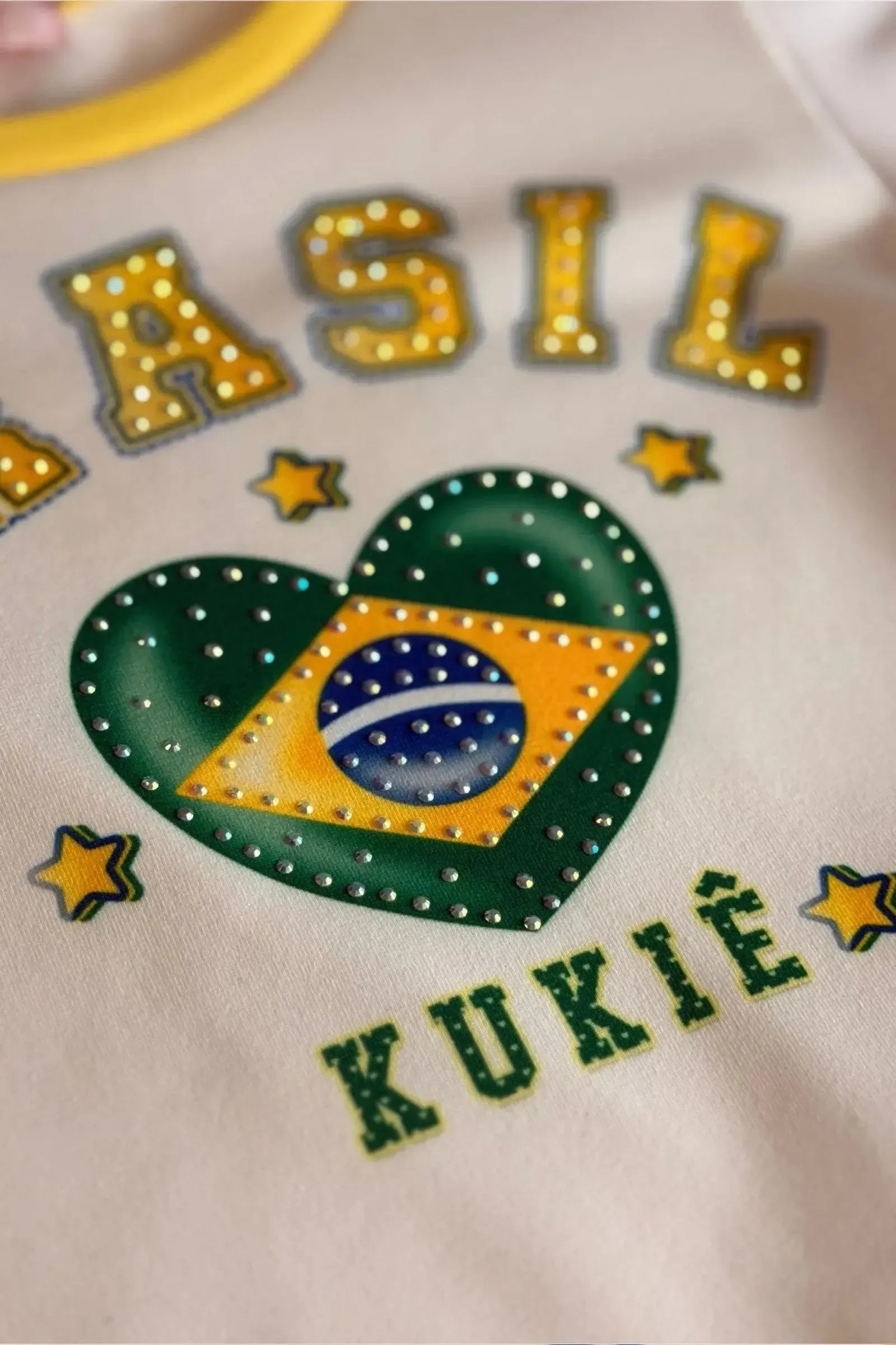 Blusa em Malha Power com Bandeira Do Brasil em Formato de Coração. Estampa Nas Costas com O Número Que Faz a Torcida Kukiê Brilhar. 99742 Kukiê Infantil Menina