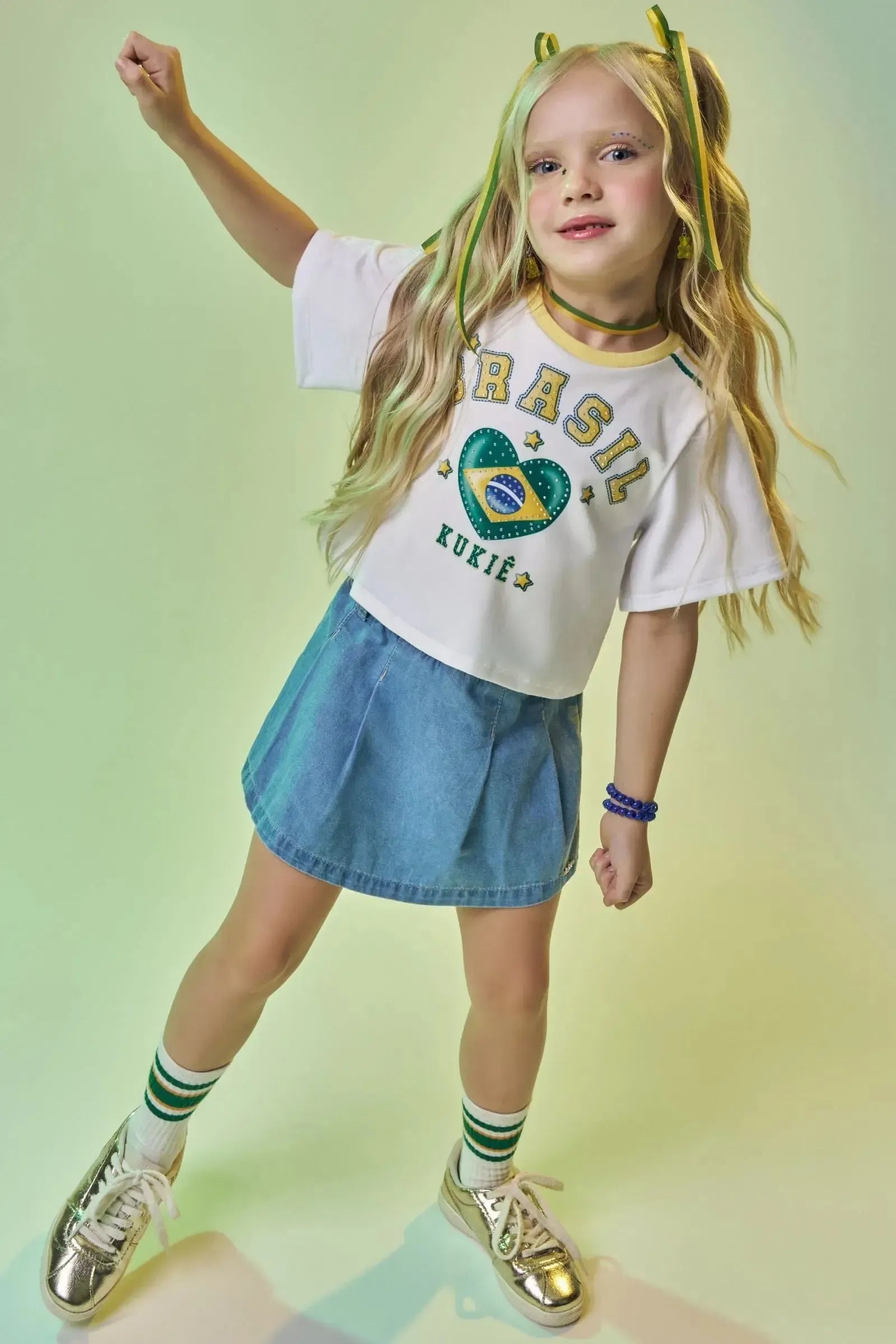 Blusa em Malha Power com Bandeira Do Brasil em Formato de Coração. Estampa Nas Costas com O Número Que Faz a Torcida Kukiê Brilhar. 99742 Kukiê Infantil Menina
